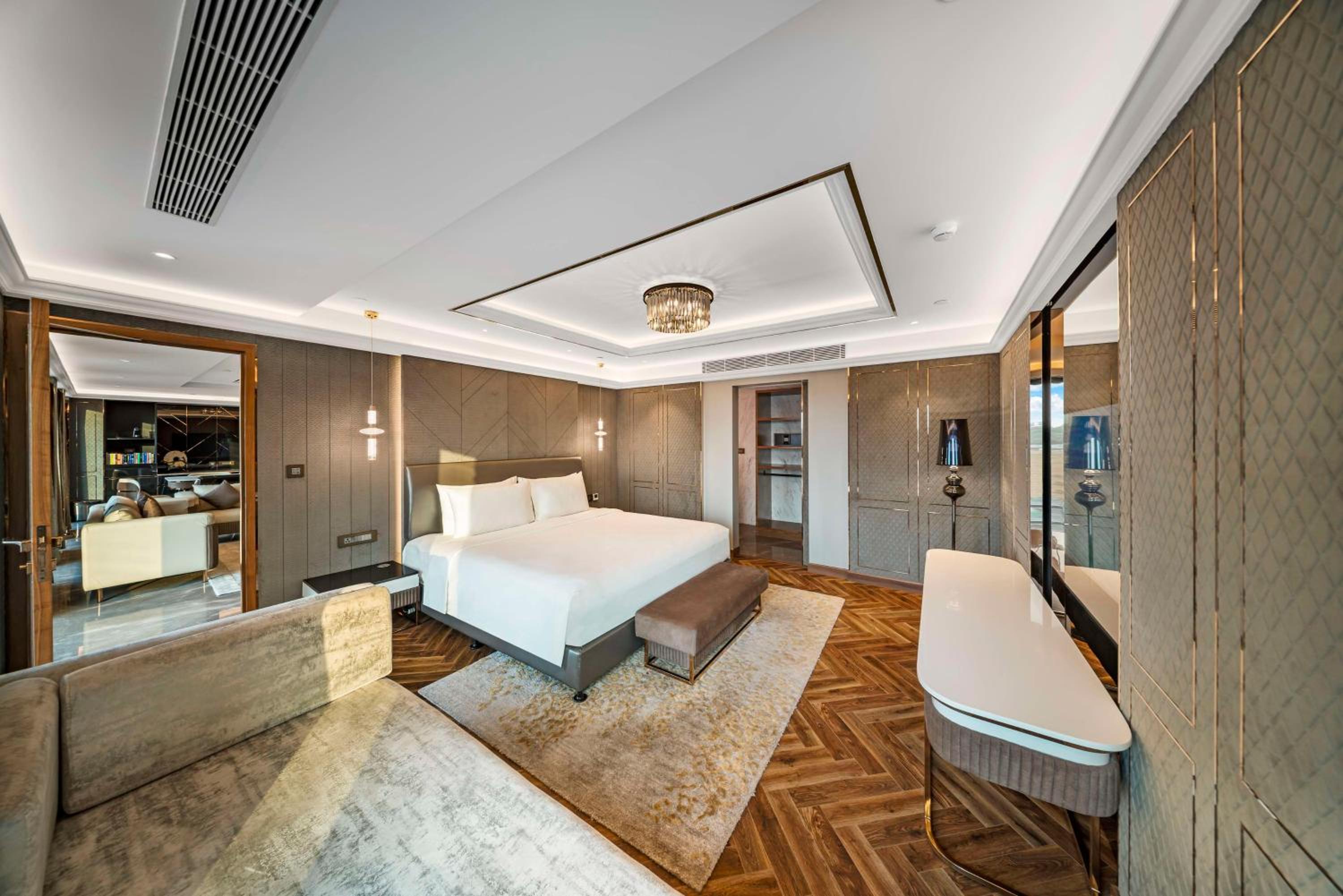 Presidential PentHouse Suite with Airport Transfers and Club Lounge access