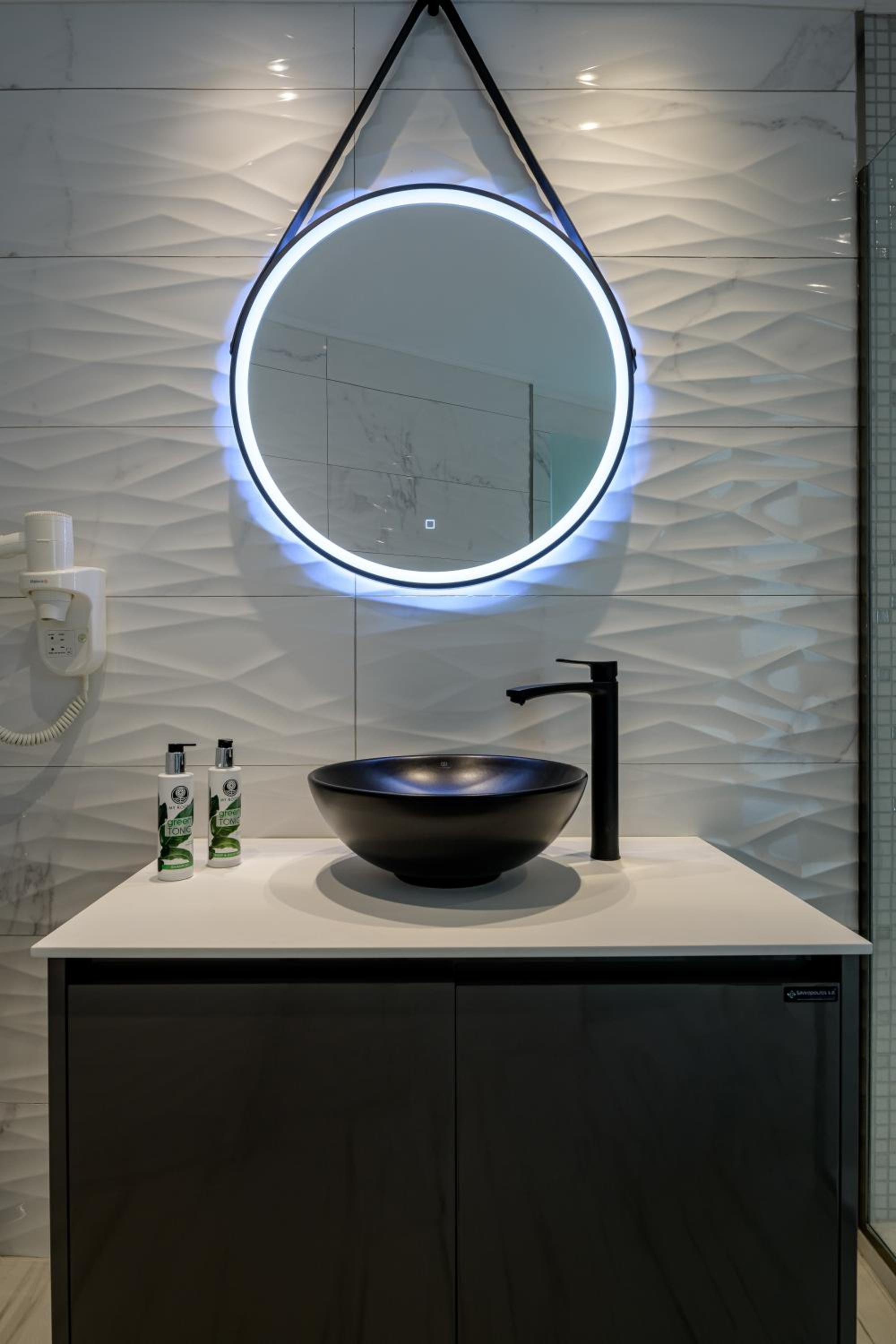 Suite - Photo 7