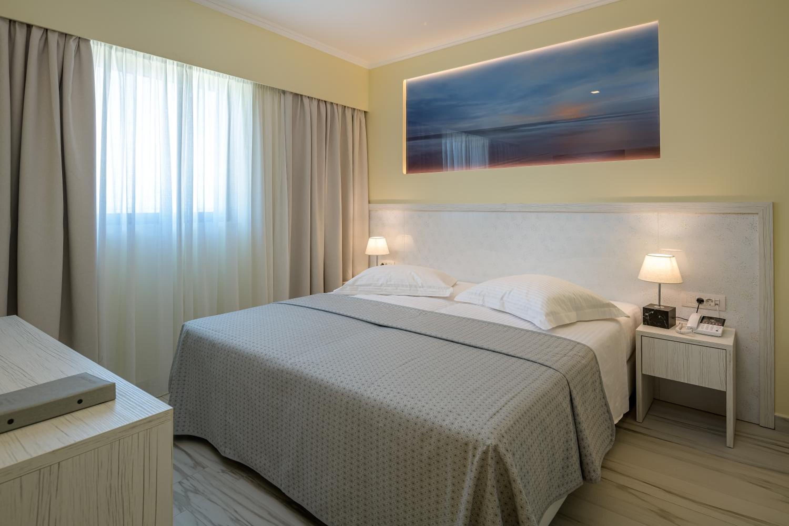 Suite - Photo 10
