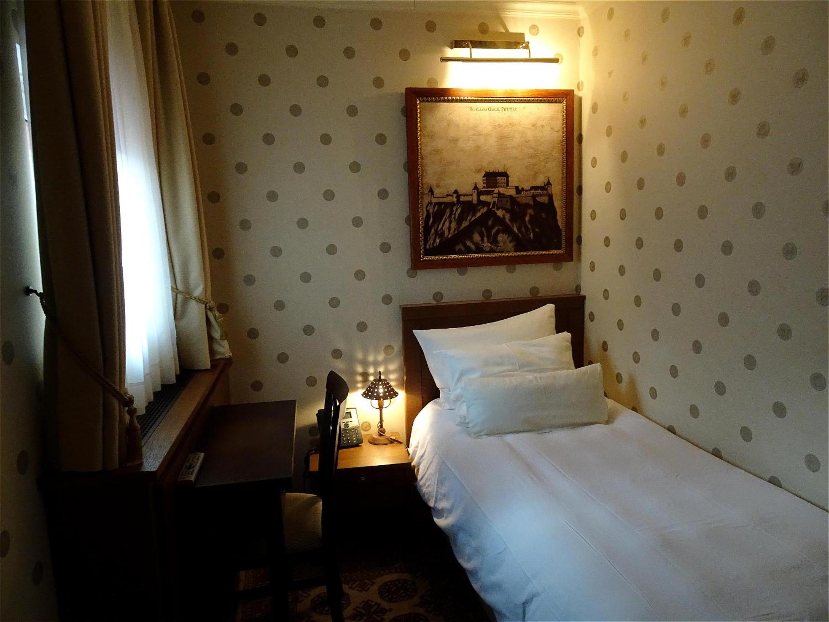 Small Single Room photo 2