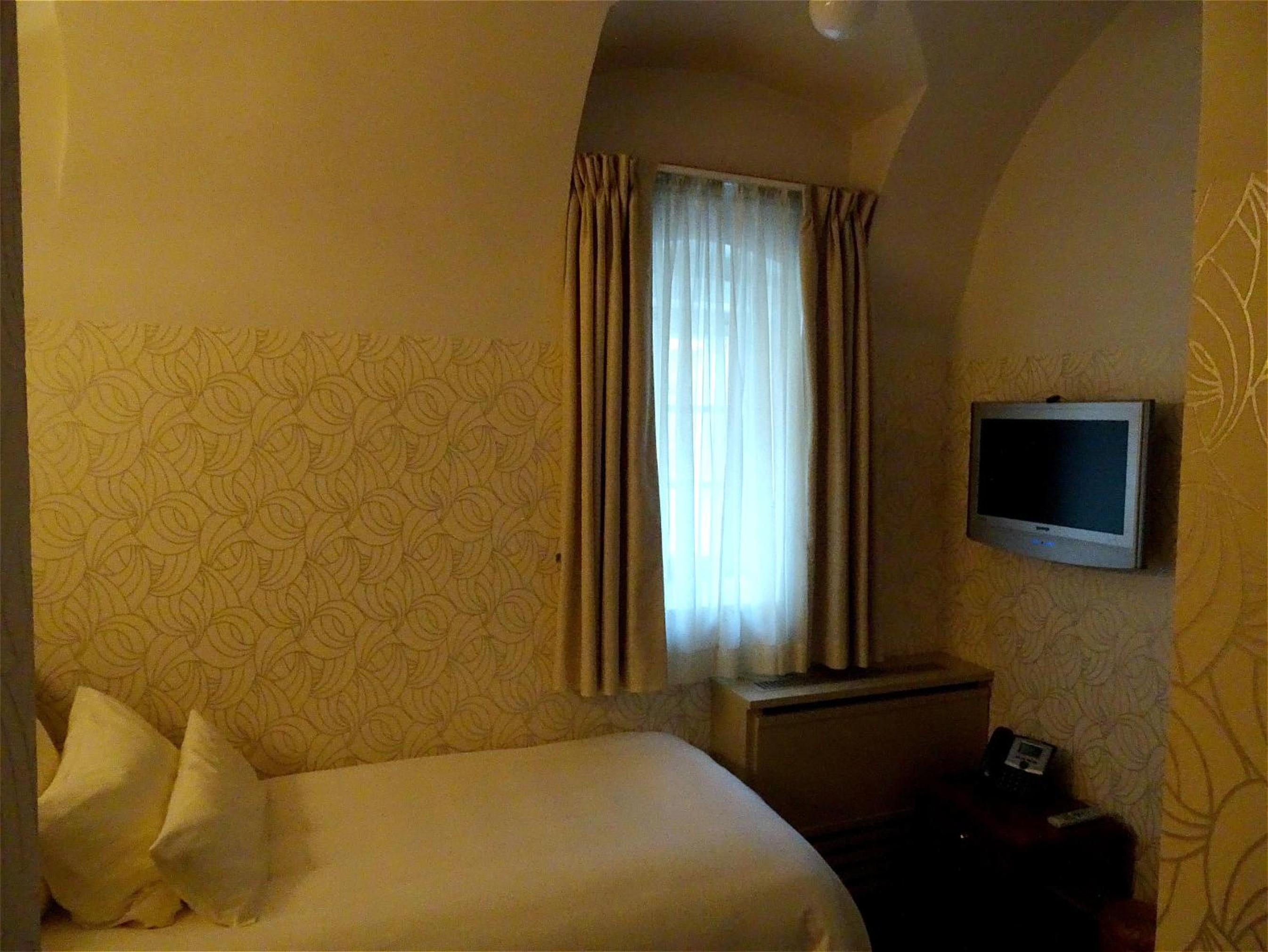 Small Single Room photo 3