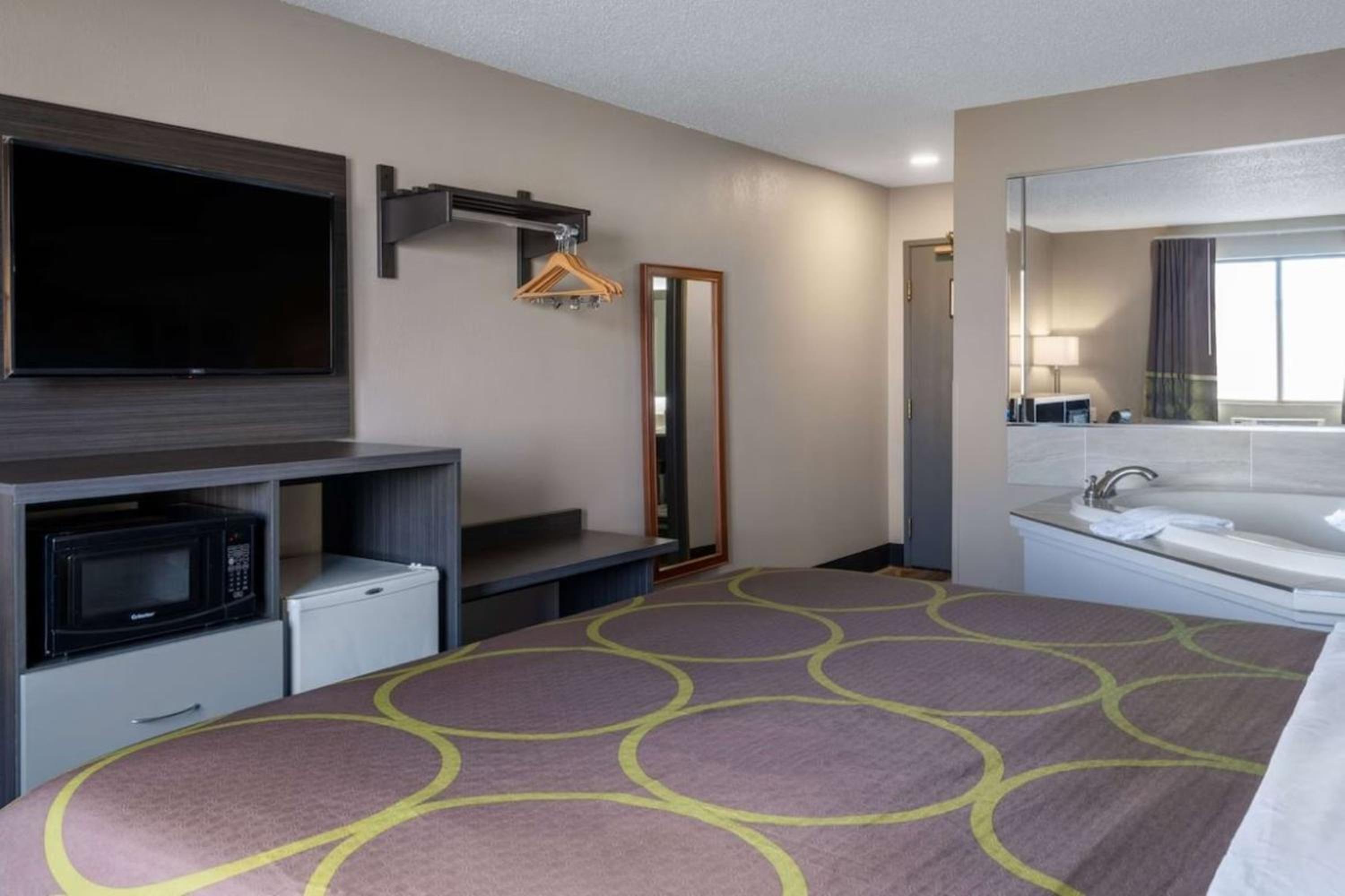Superior King Suite - Non-Smoking - Photo 3