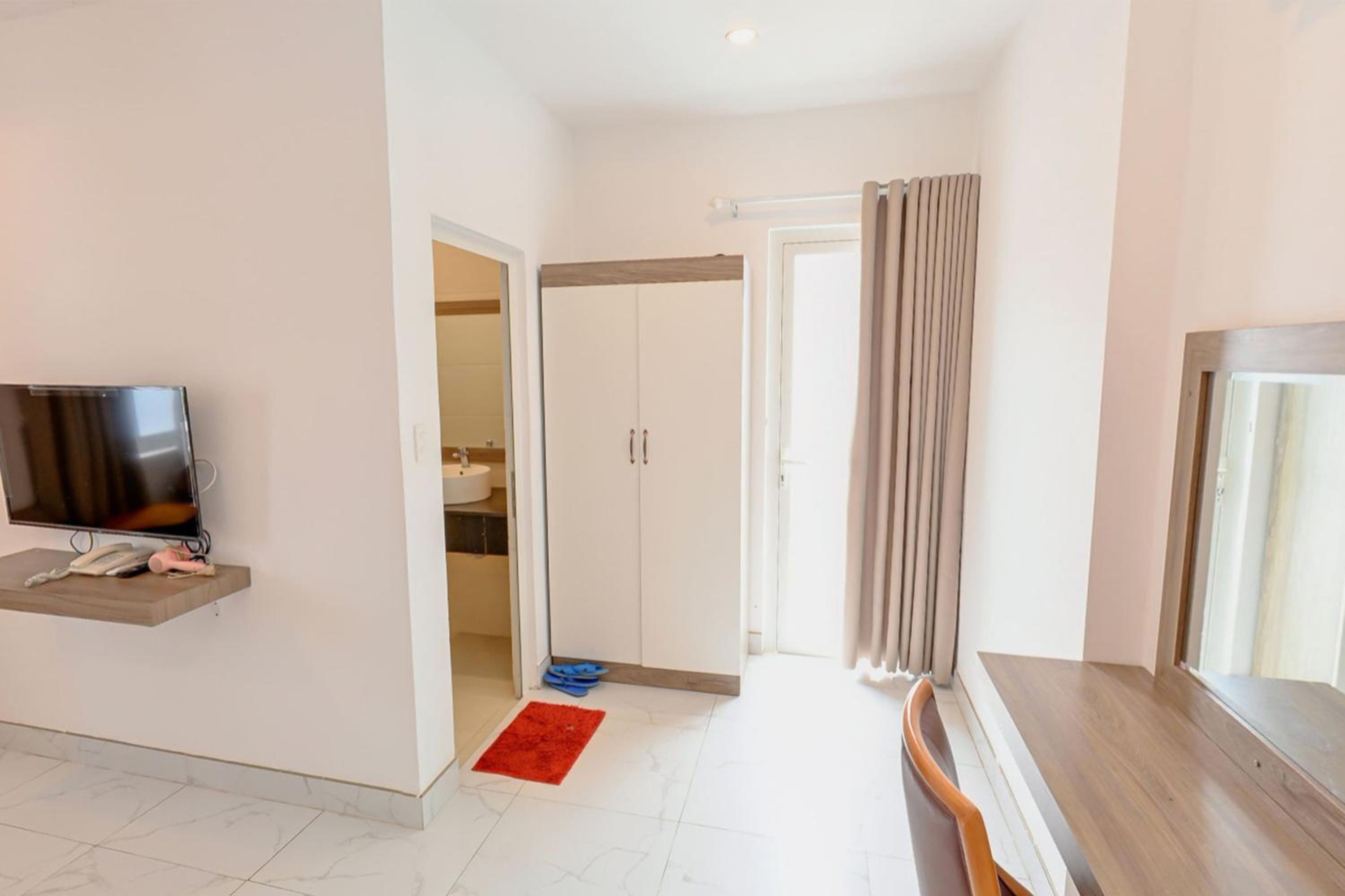 Deluxe Room - Photo 5