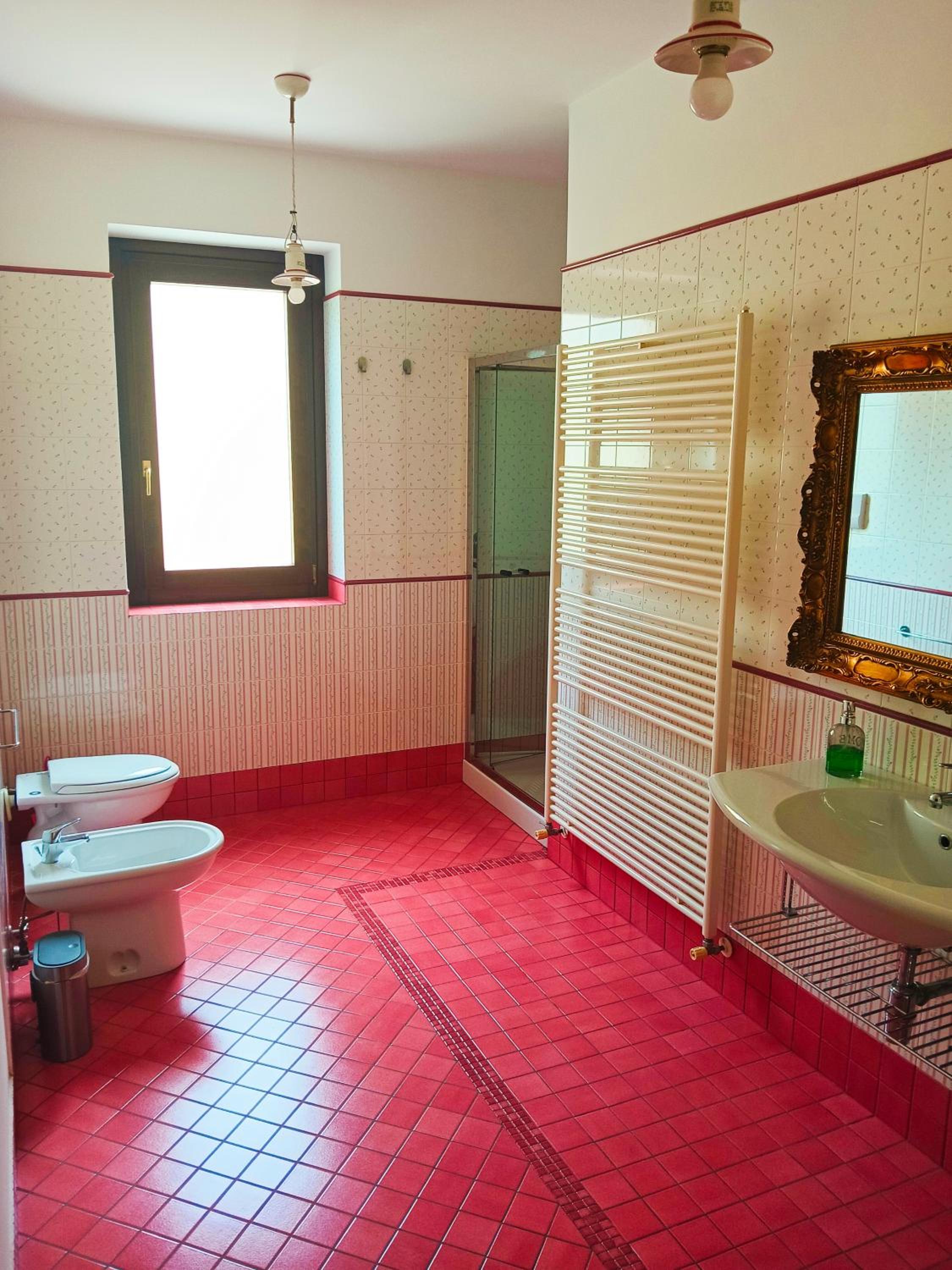 Double Room with Private Bathroom - Photo 9