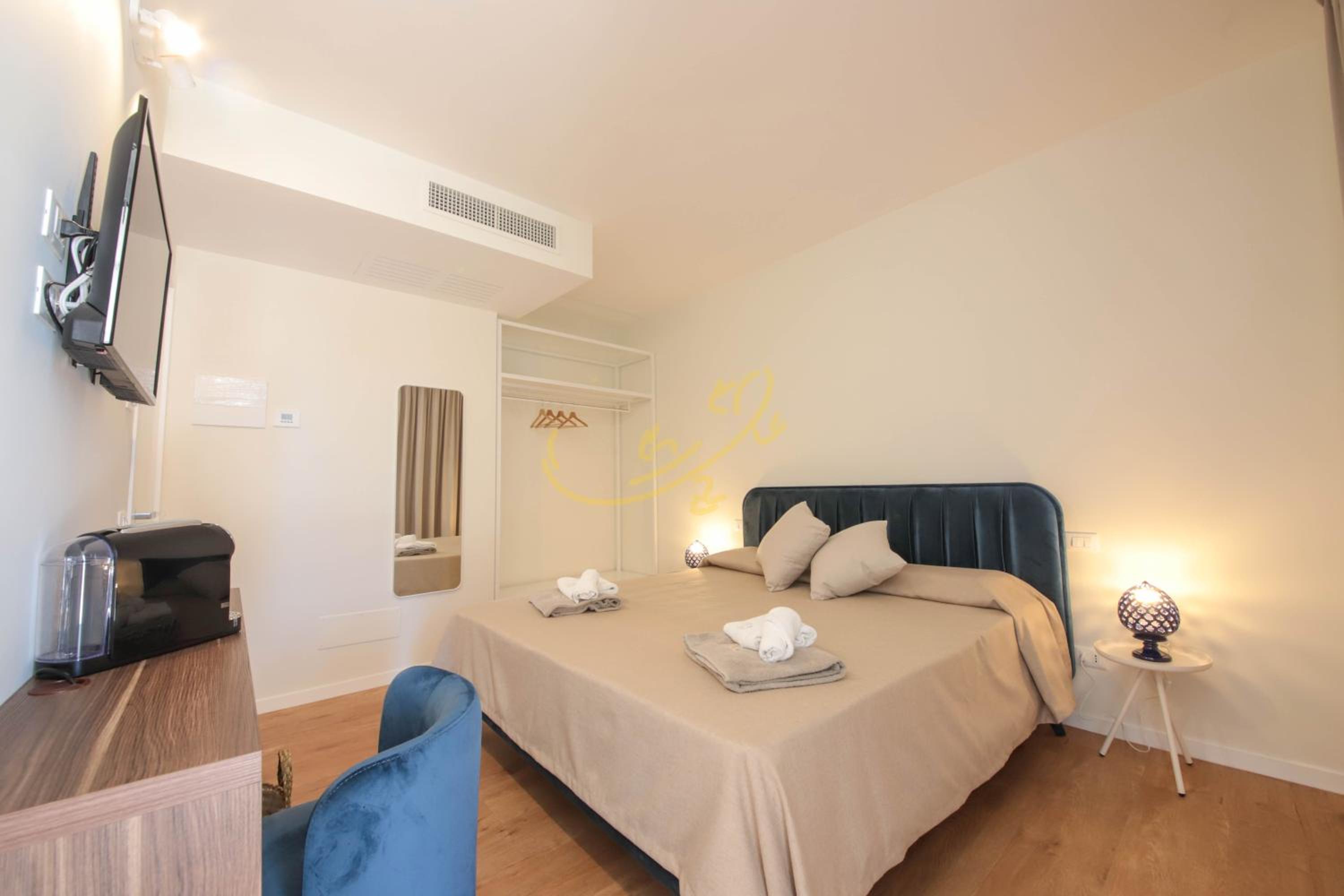 Standard Double Room photo 2