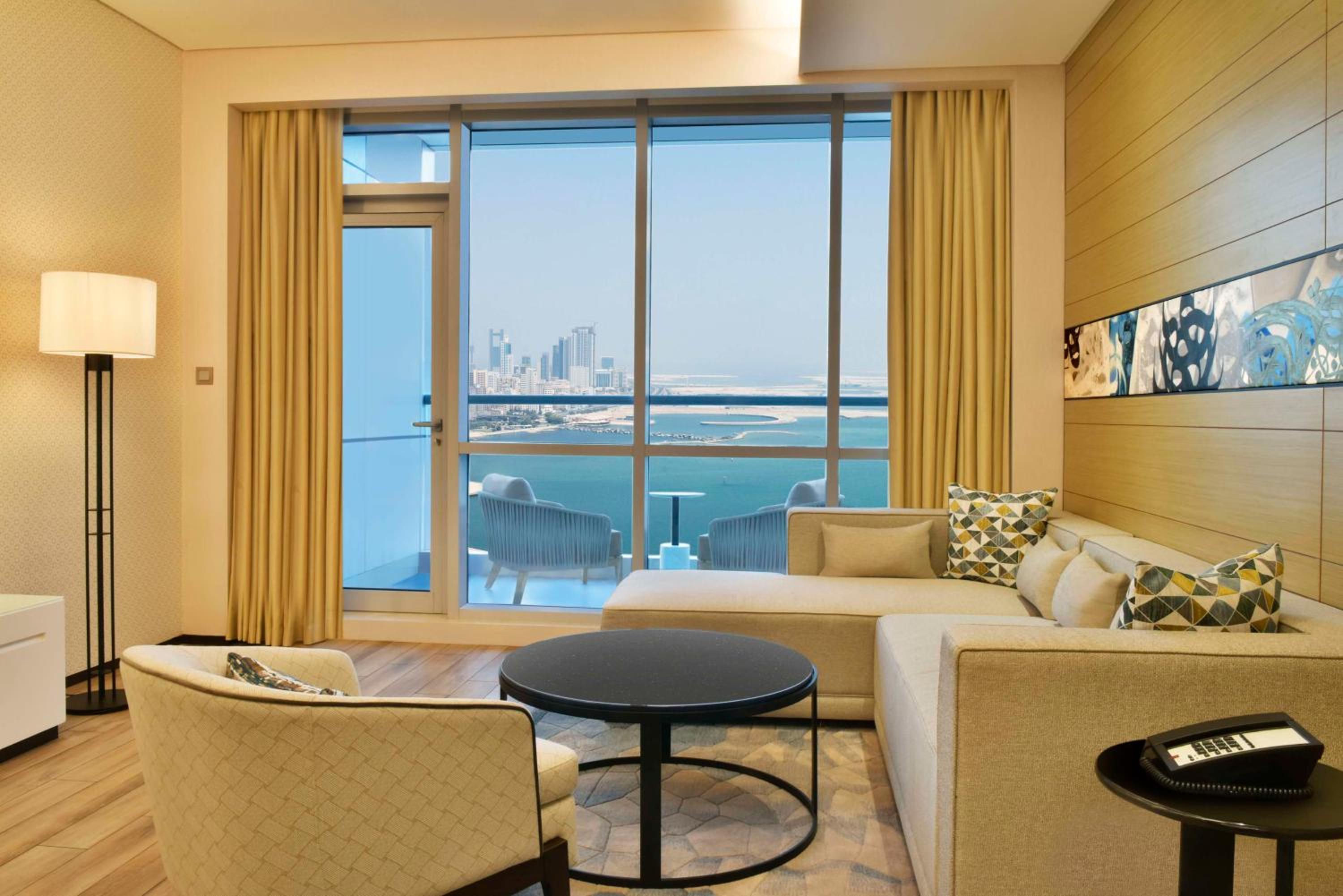 Two Bedroom Apartment Sea View and Balcony