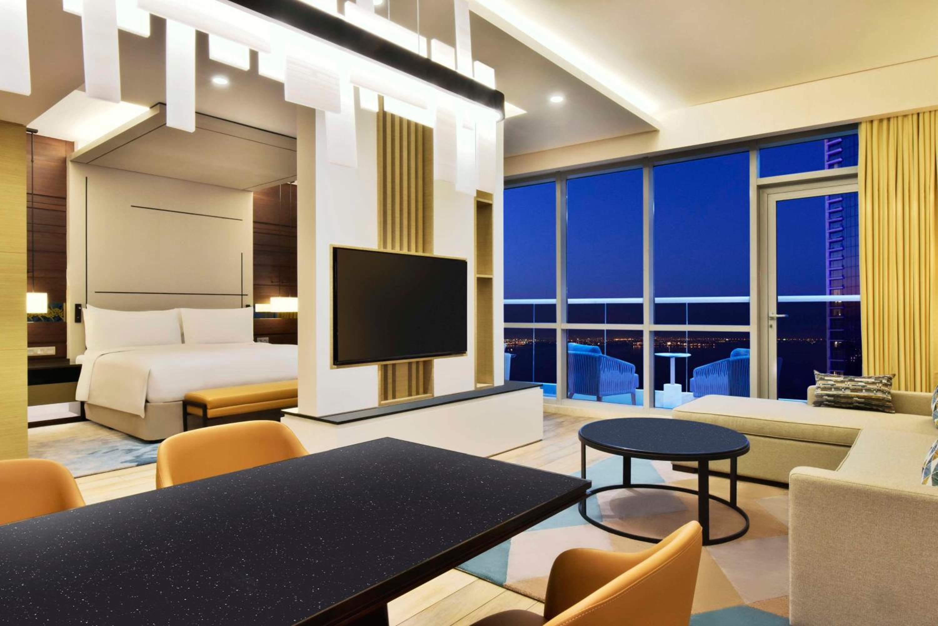 Junior Suite with Sea View and Balcony