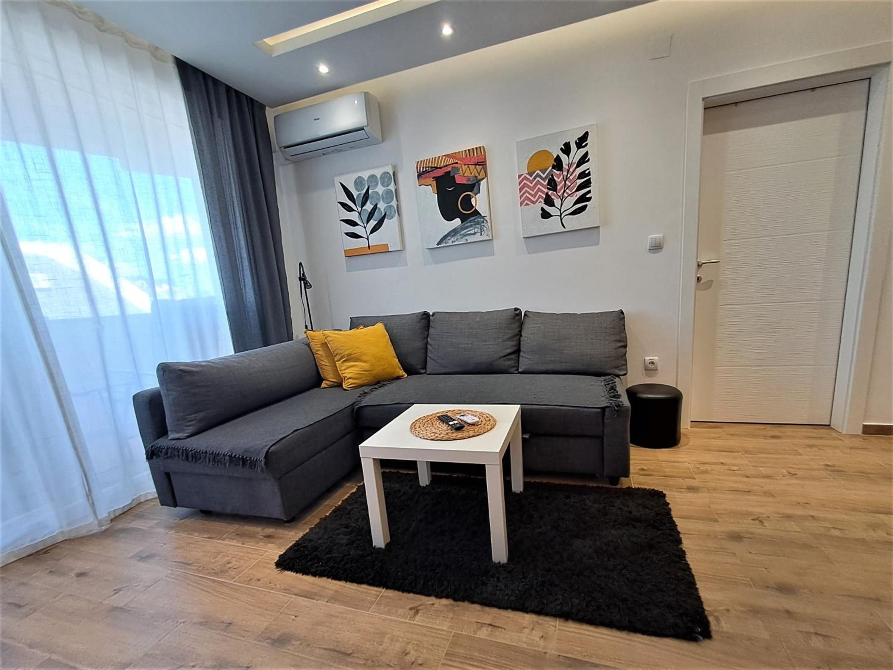 One-Bedroom Apartment photo 1