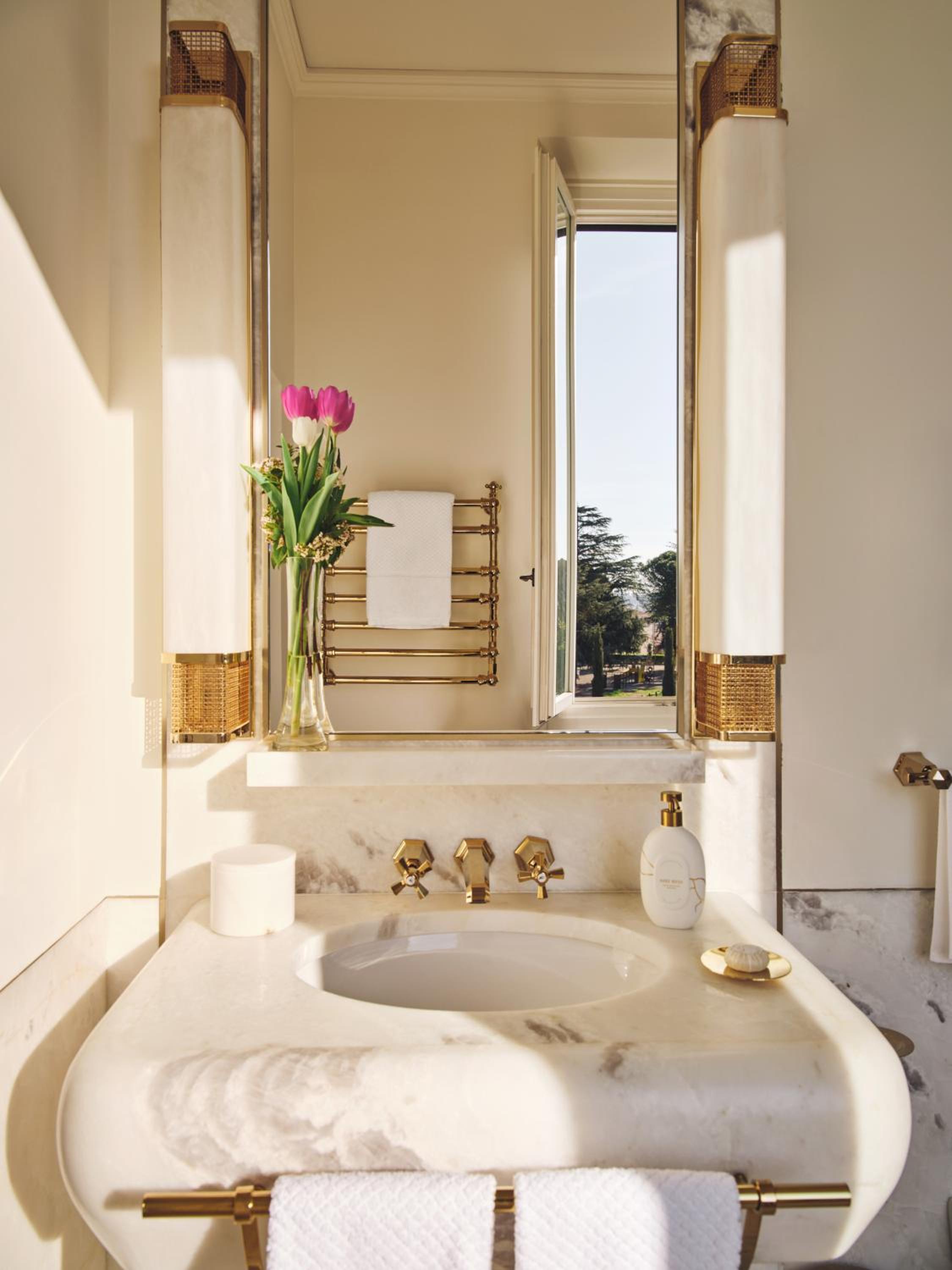 Classic Double Room with City View photo 3