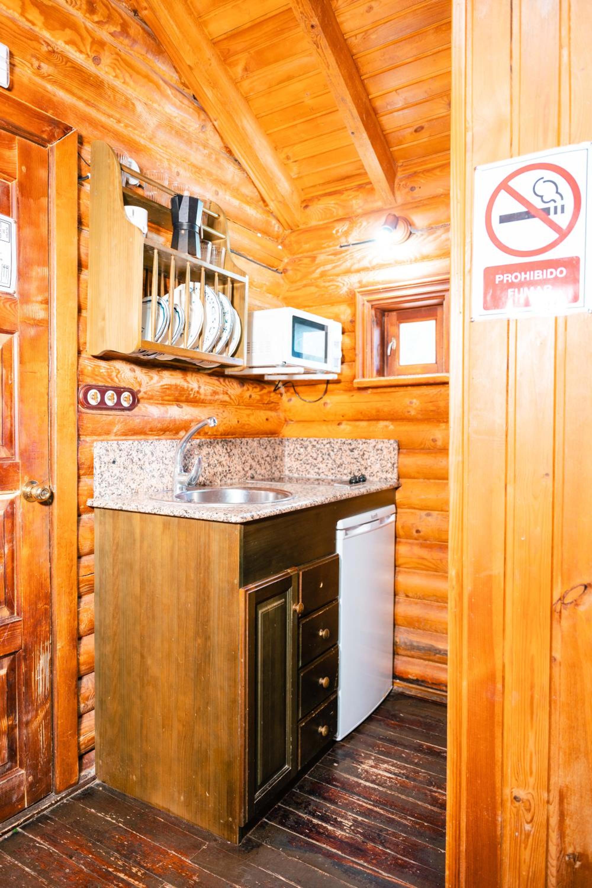 Deluxe Bungalow - Photo 3