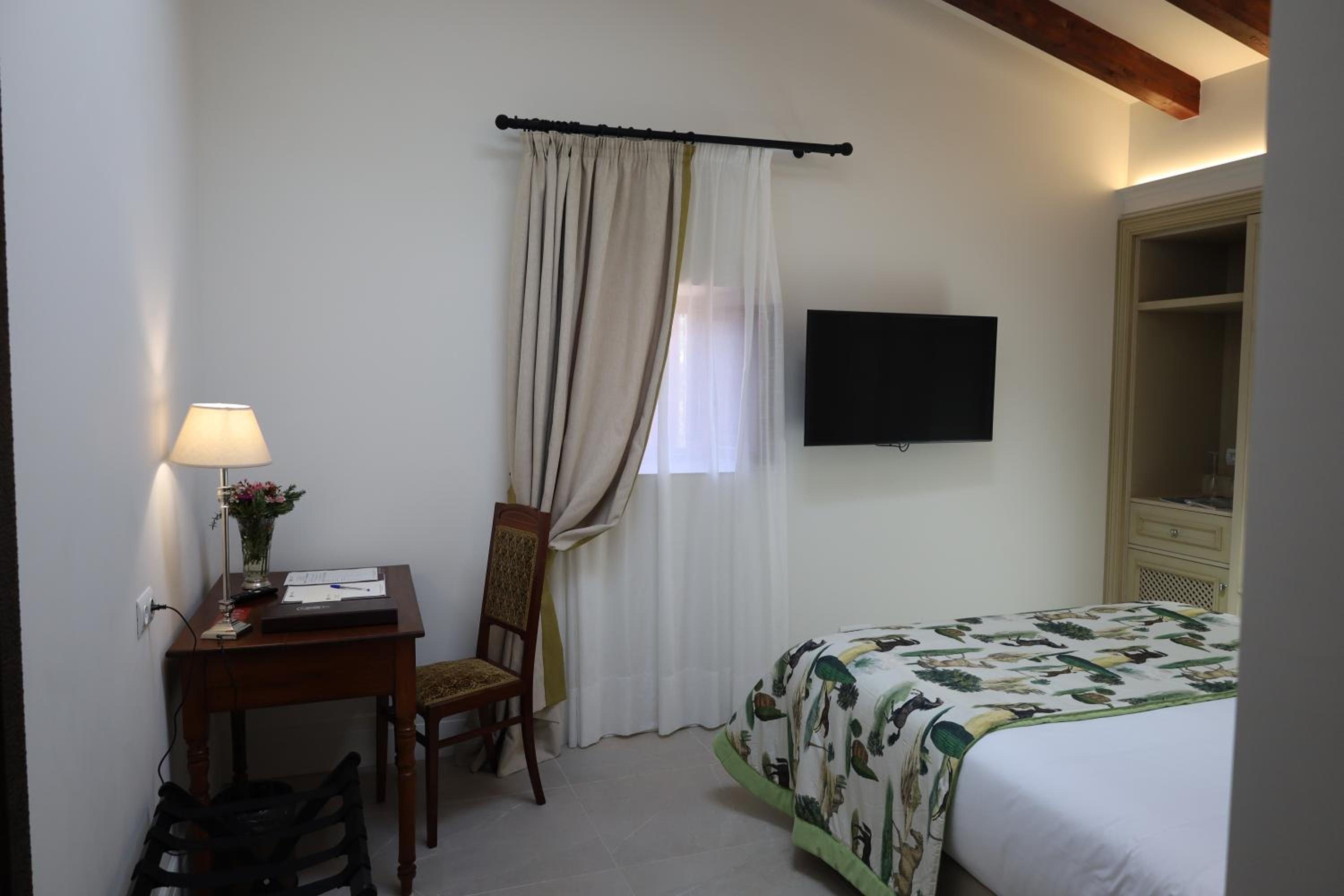 Deluxe Double Room With Shower photo 2