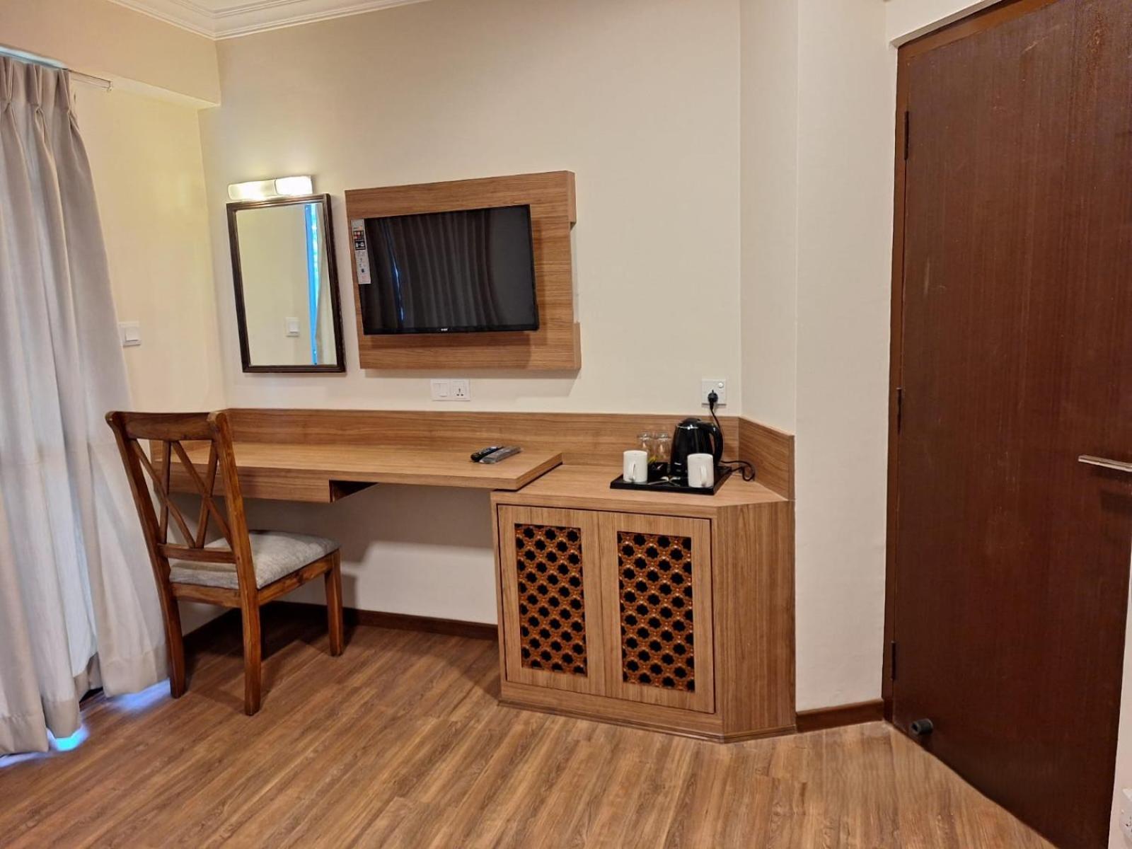 Deluxe Double or Twin Room - Photo 9