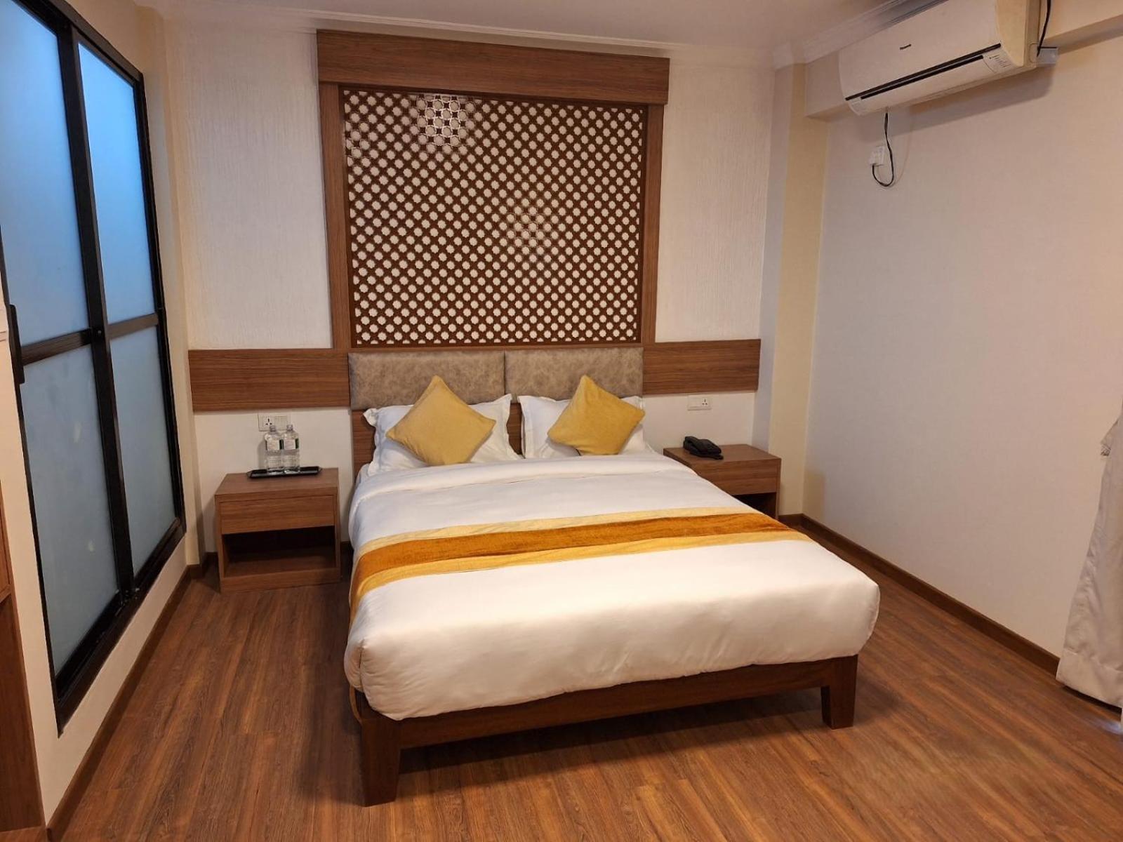 Deluxe Double or Twin Room with Mountain View - Photo 20