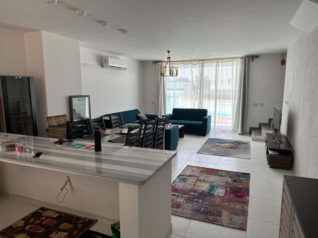 Three-Bedroom Villa photo 2