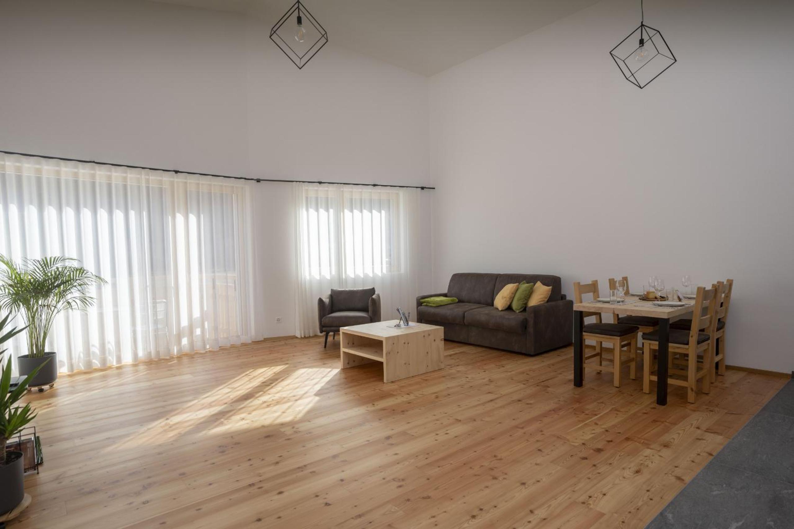 Apartment with Balcony photo 1