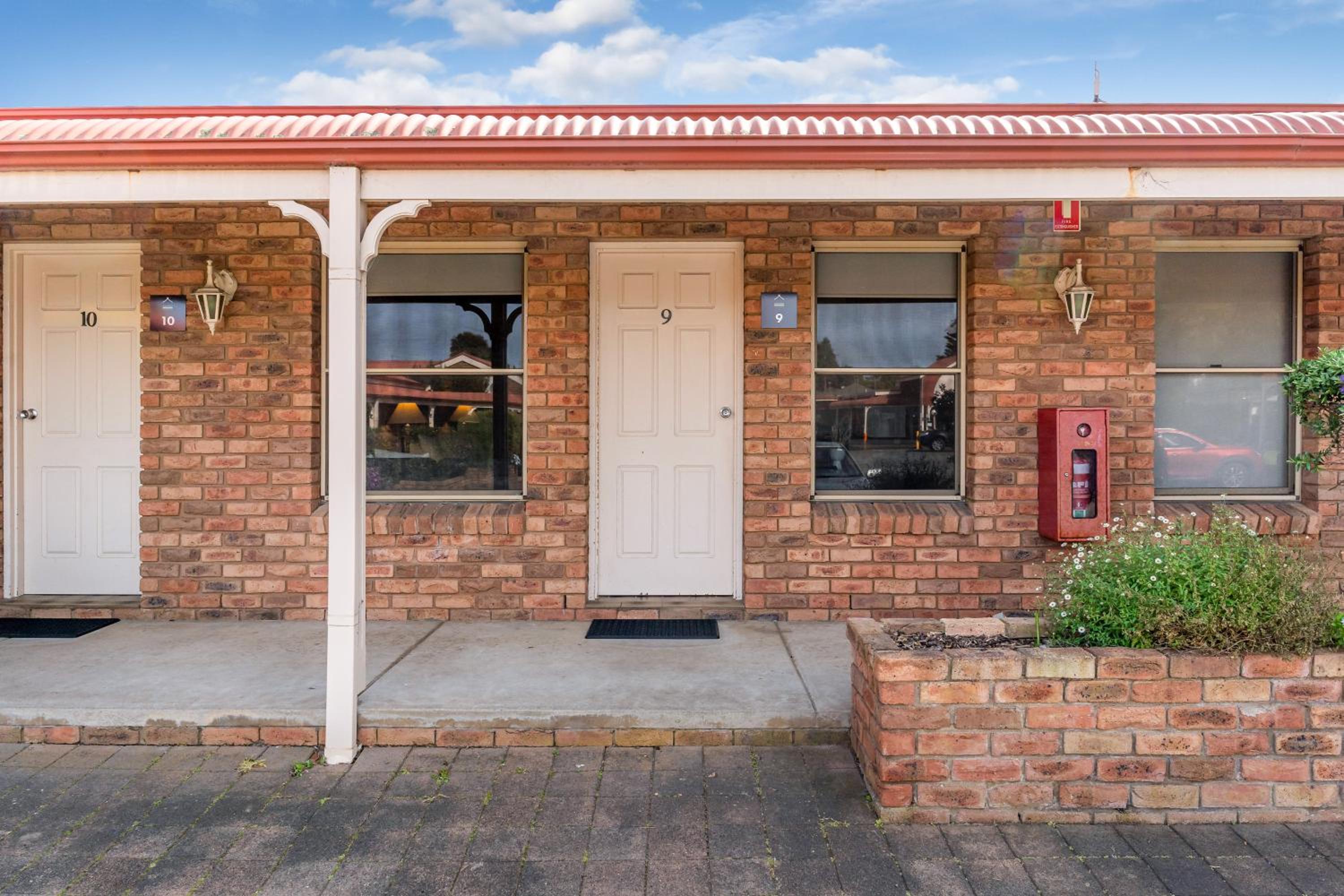 Standard Studio Unit (1BR) – 4B photo 3