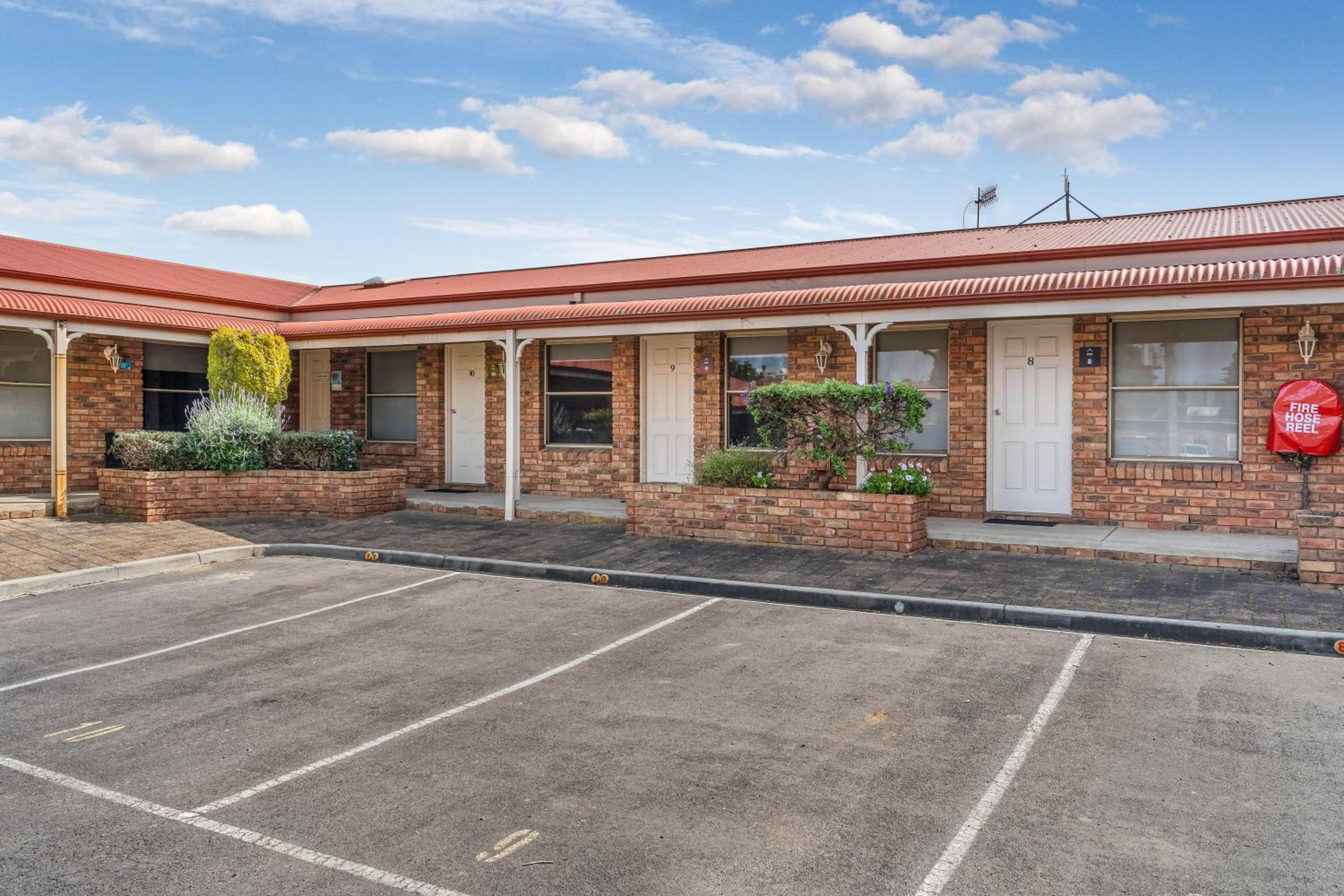 Standard Studio Unit (1BR) – 4B photo 2