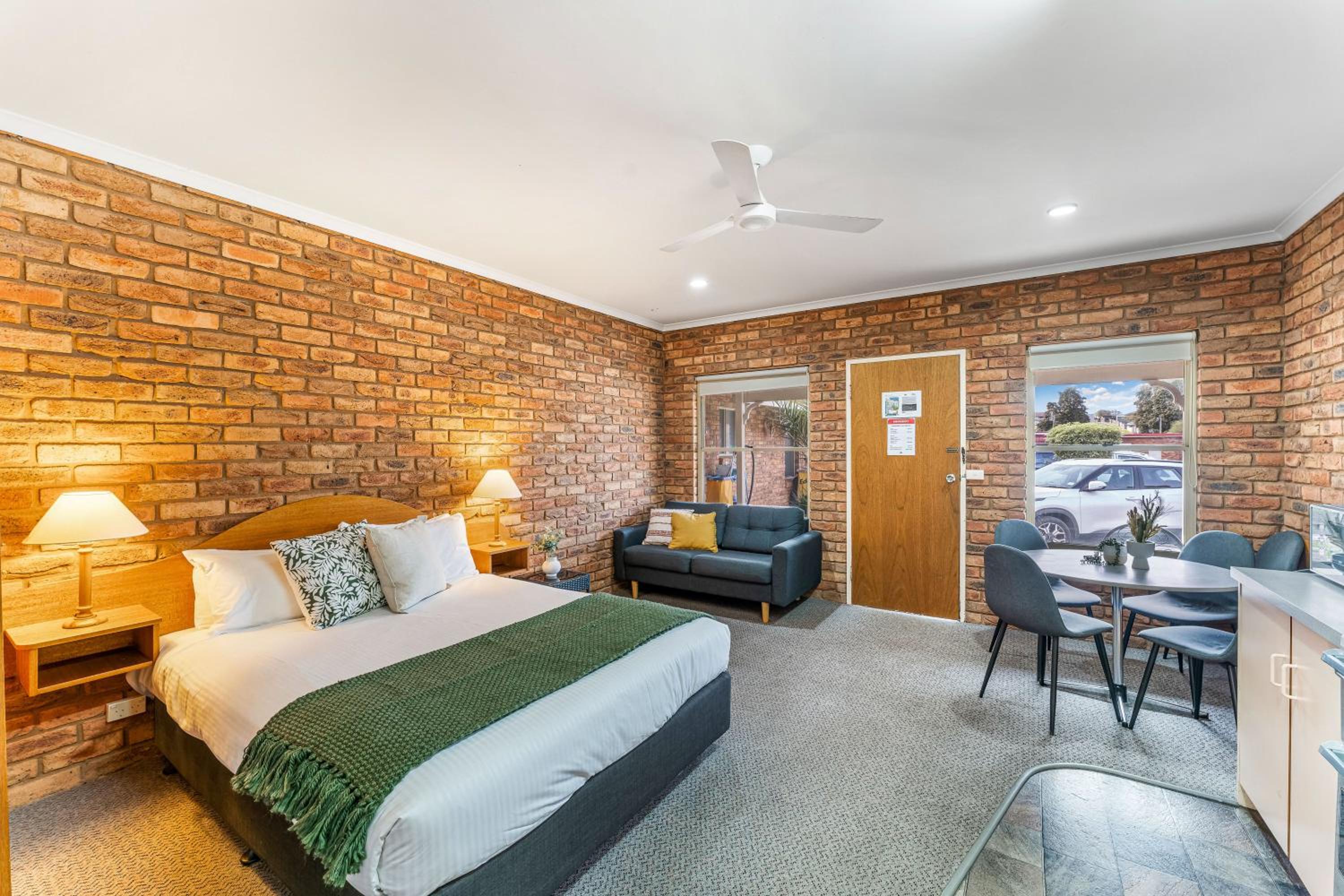 Standard Studio Unit (1BR) – 5B photo 2