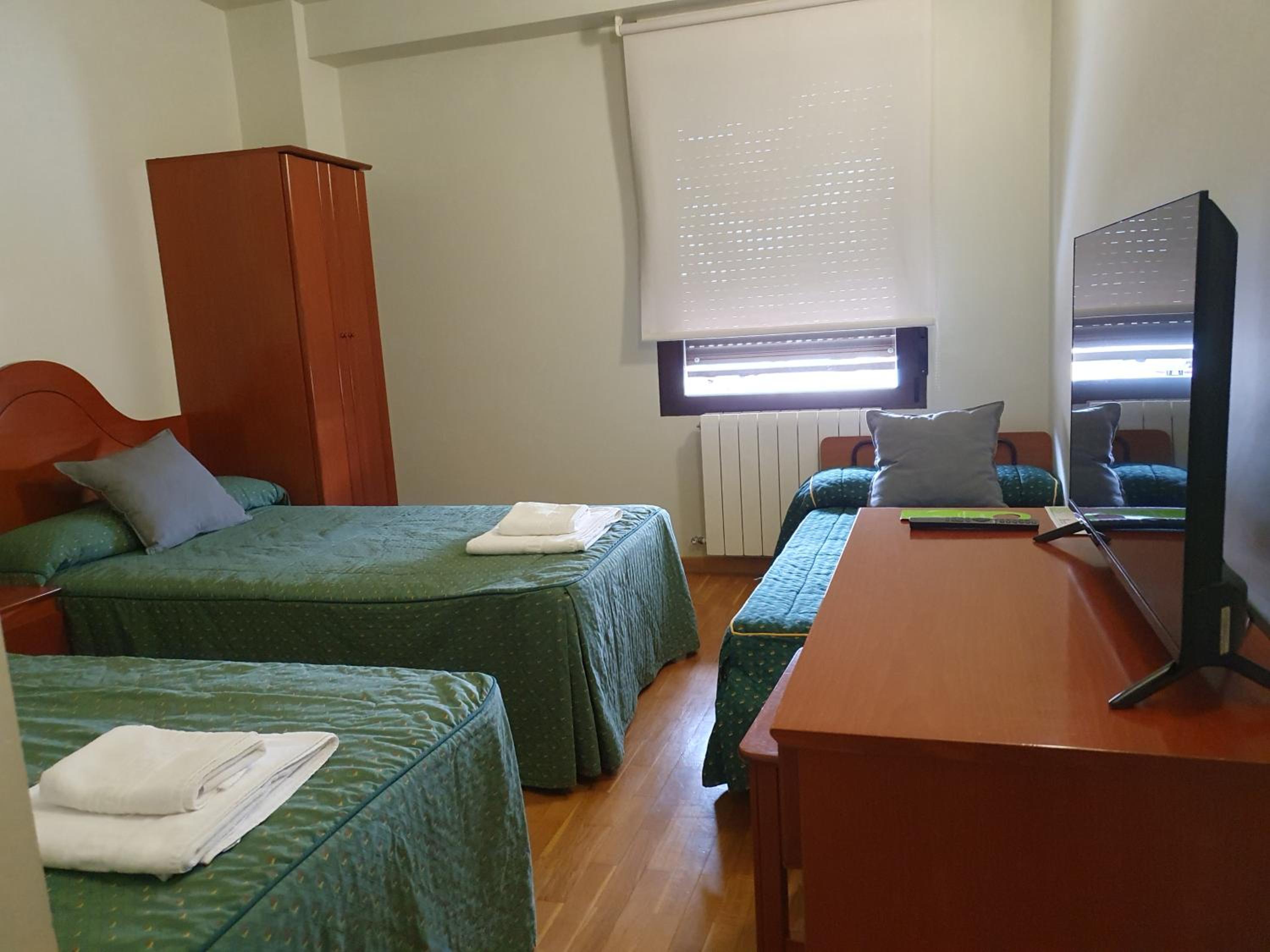 Twin Room With Extra Bed photo 2