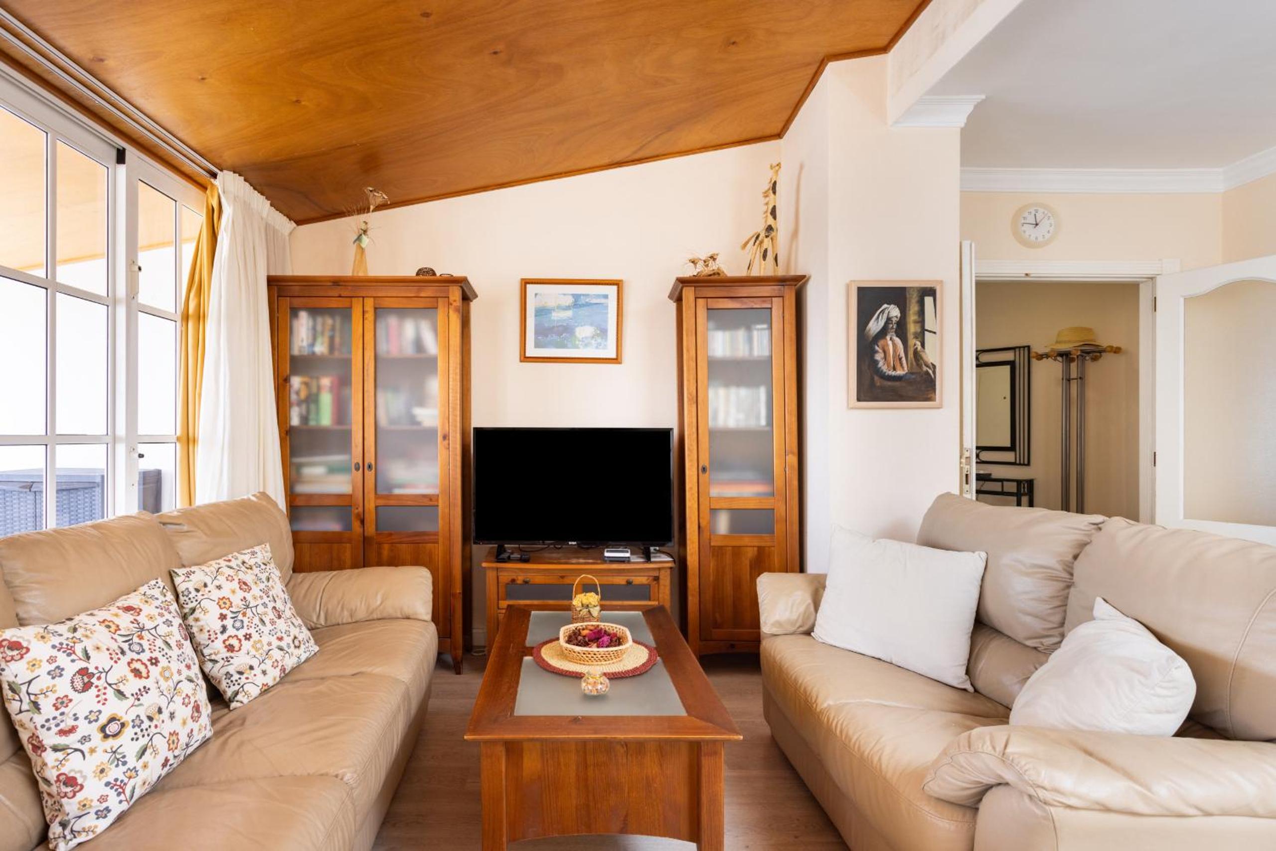 Apartamento de tres habitaciones con vista al mar
