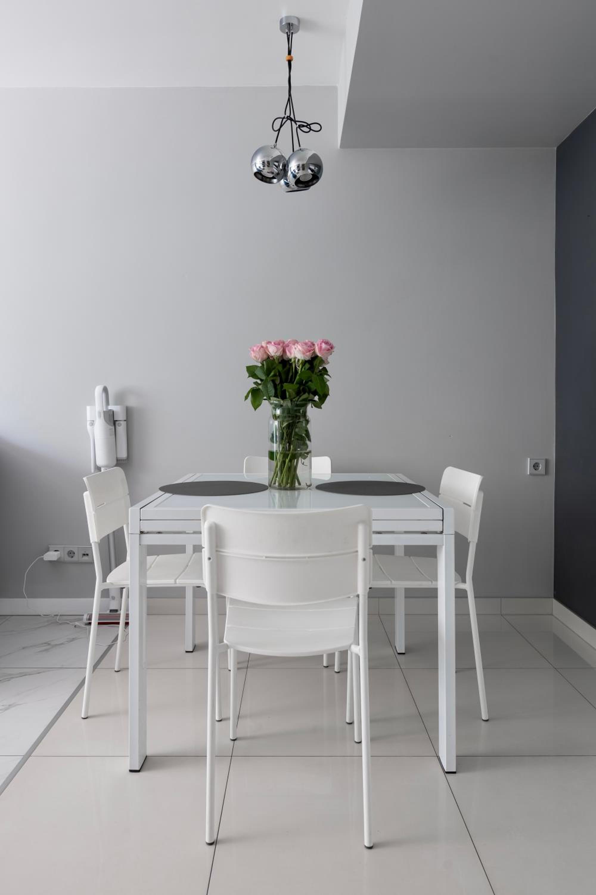 Apartment with Balcony - Photo 2