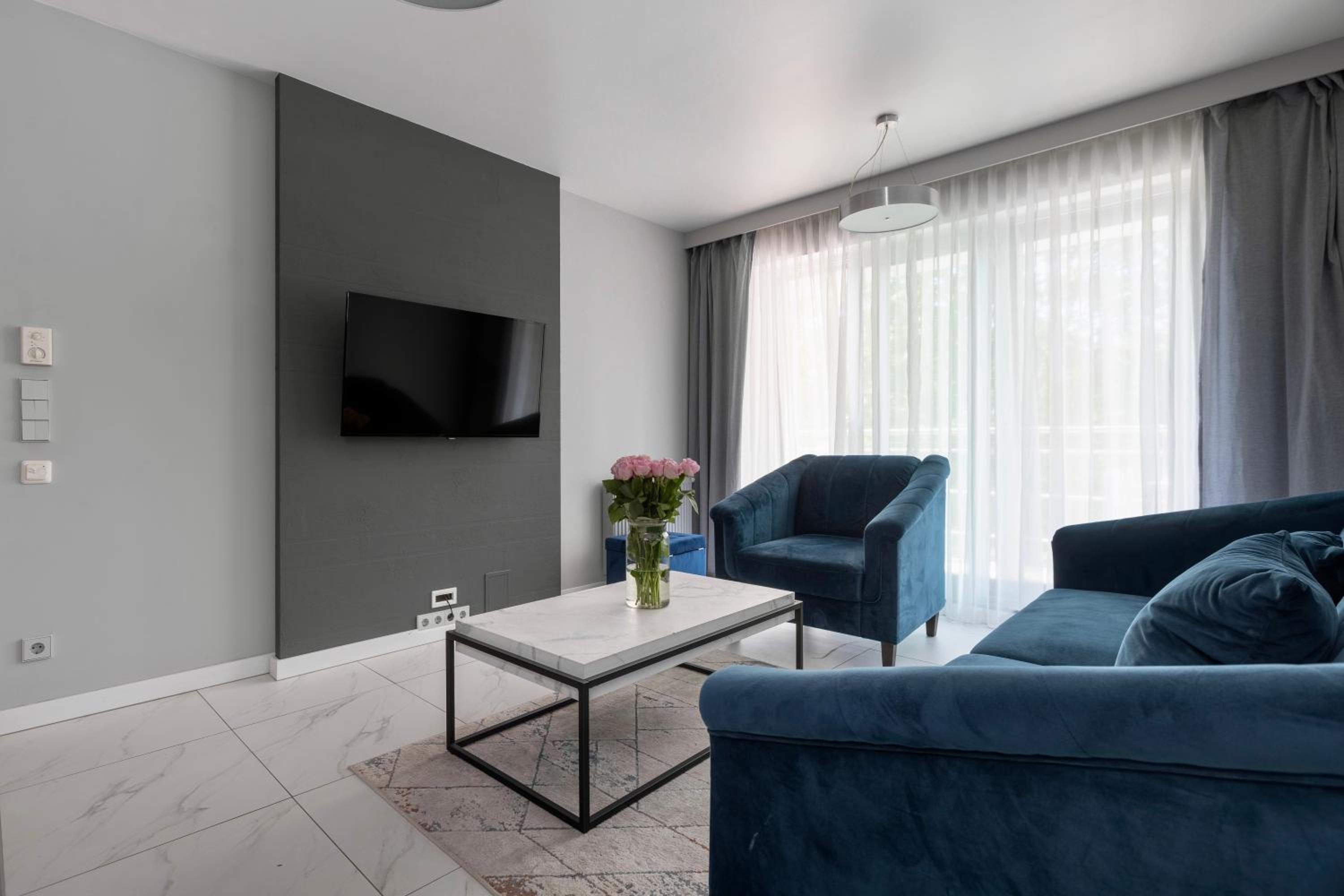 Apartment with Balcony - Photo 17
