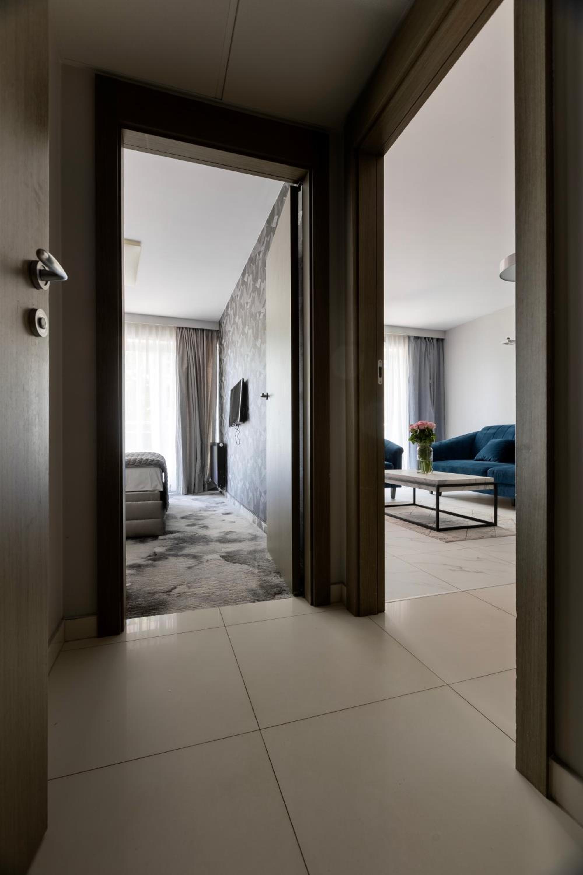 Apartment with Balcony - Photo 16