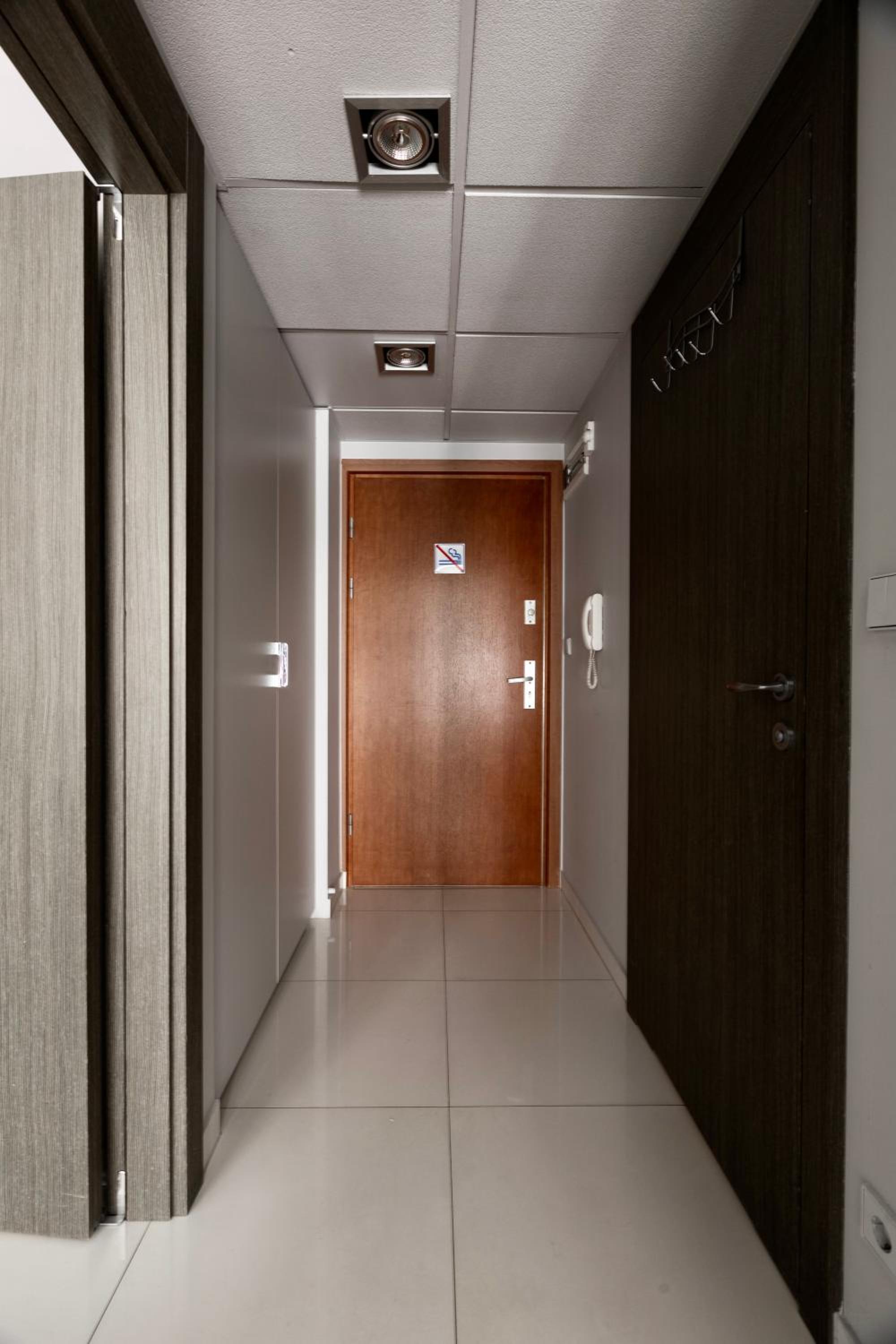 Apartment with Balcony - Photo 12