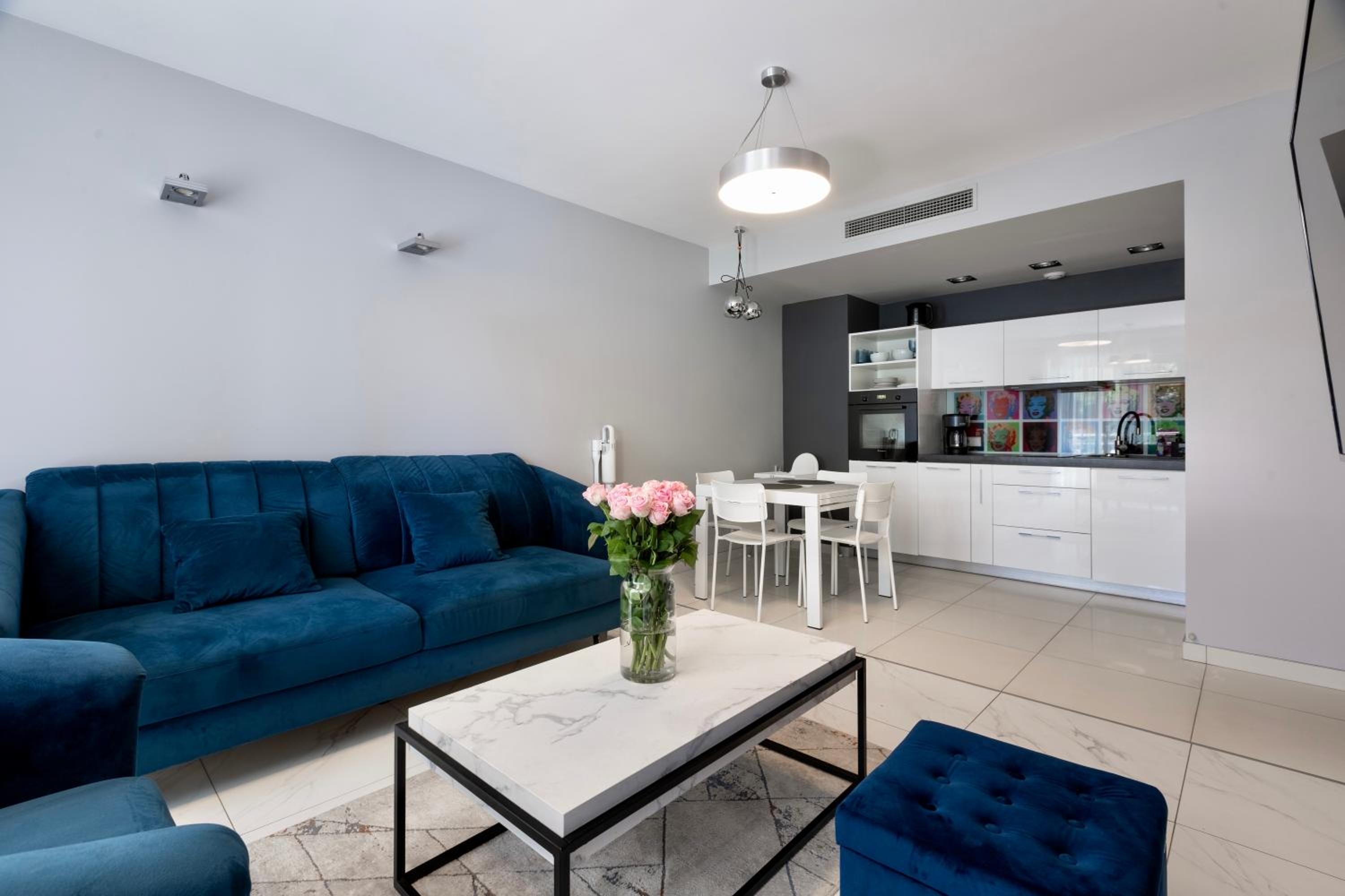Apartment with Balcony - Photo 10