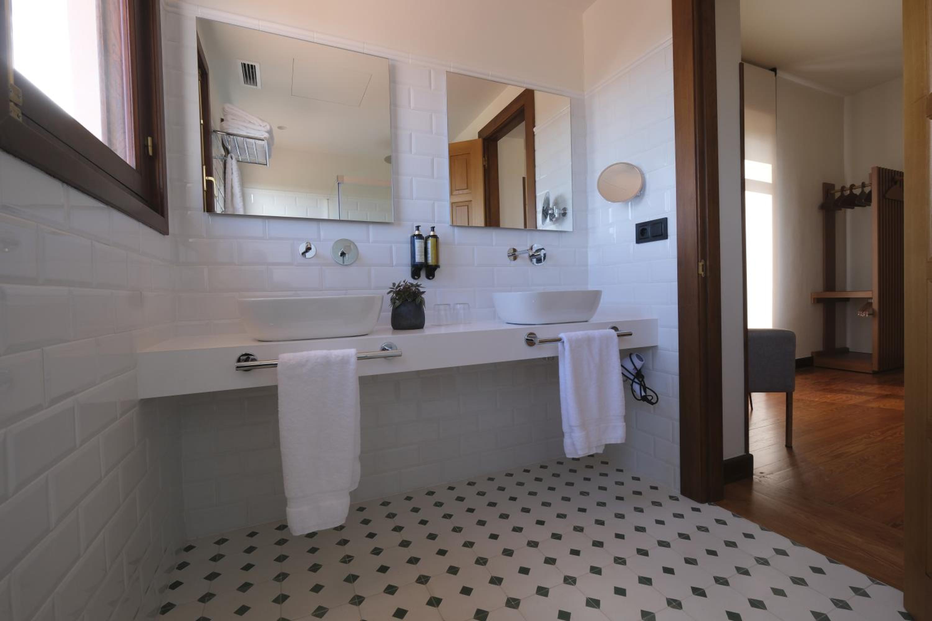 Junior Suite with Terrace - Photo 2