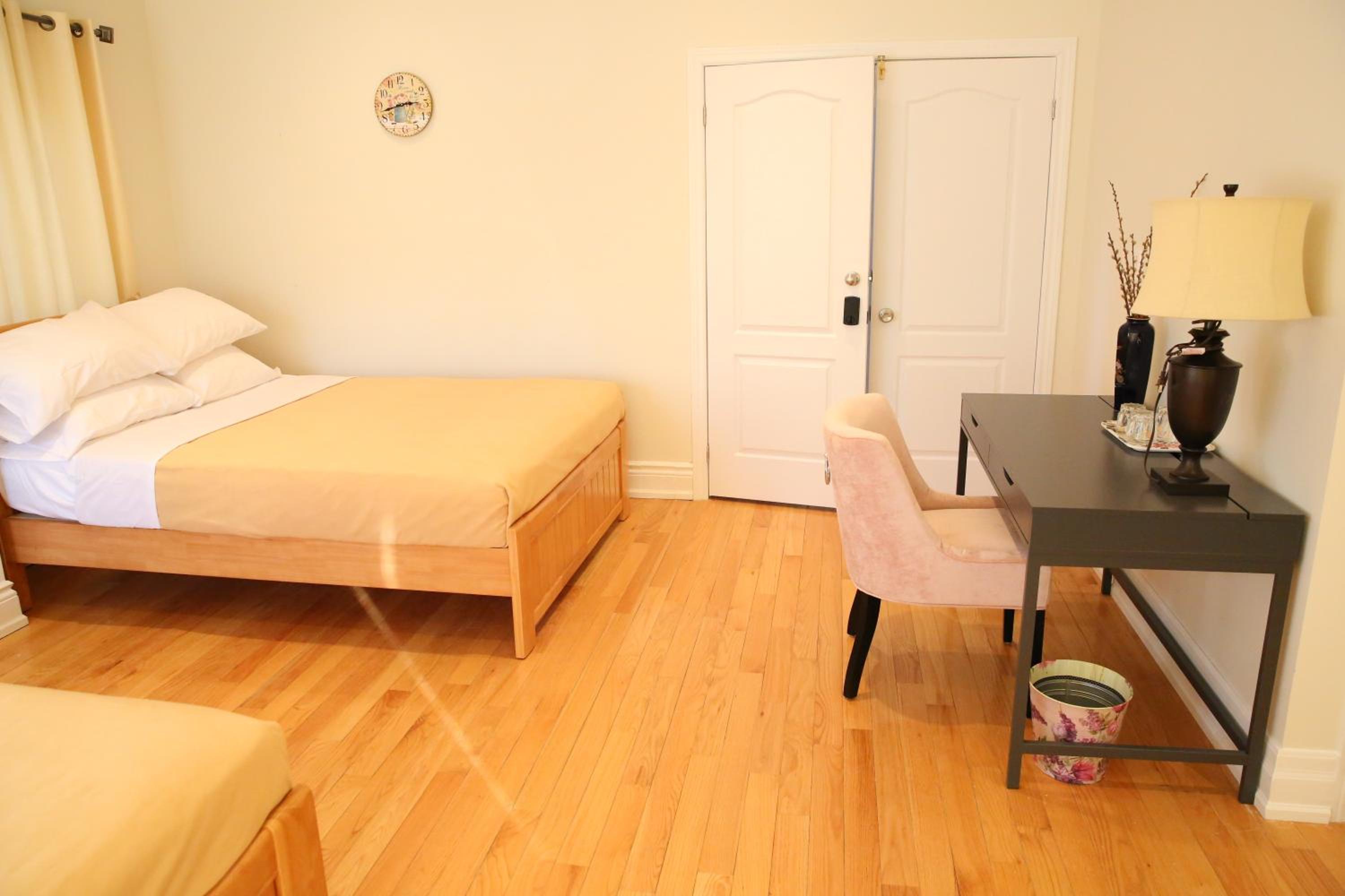 Queen Room with Garden View