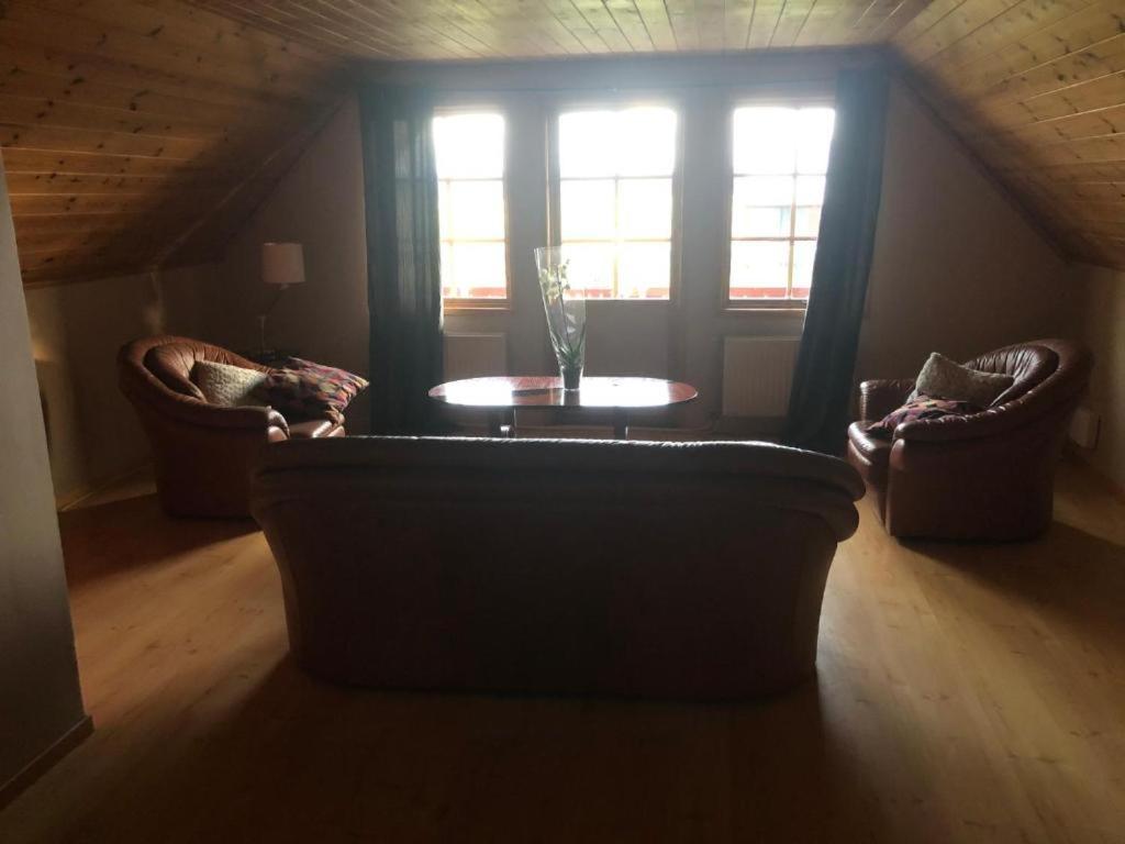 Five-Bedroom House photo 2