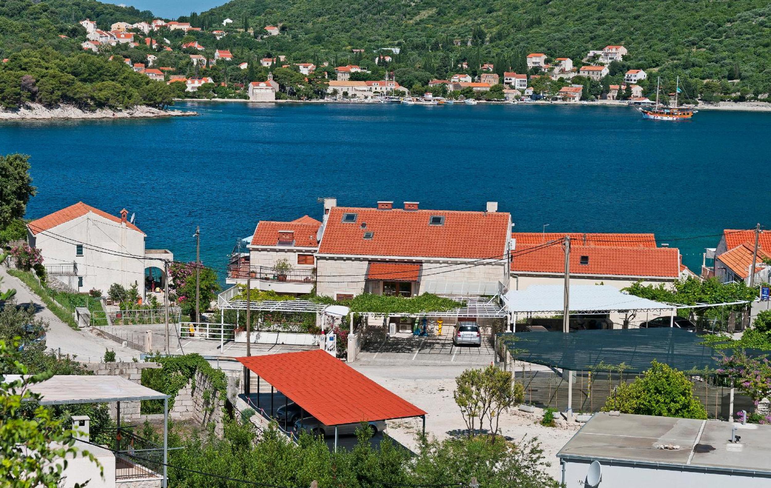 Two-Bedroom Apartment with Sea View photo 2