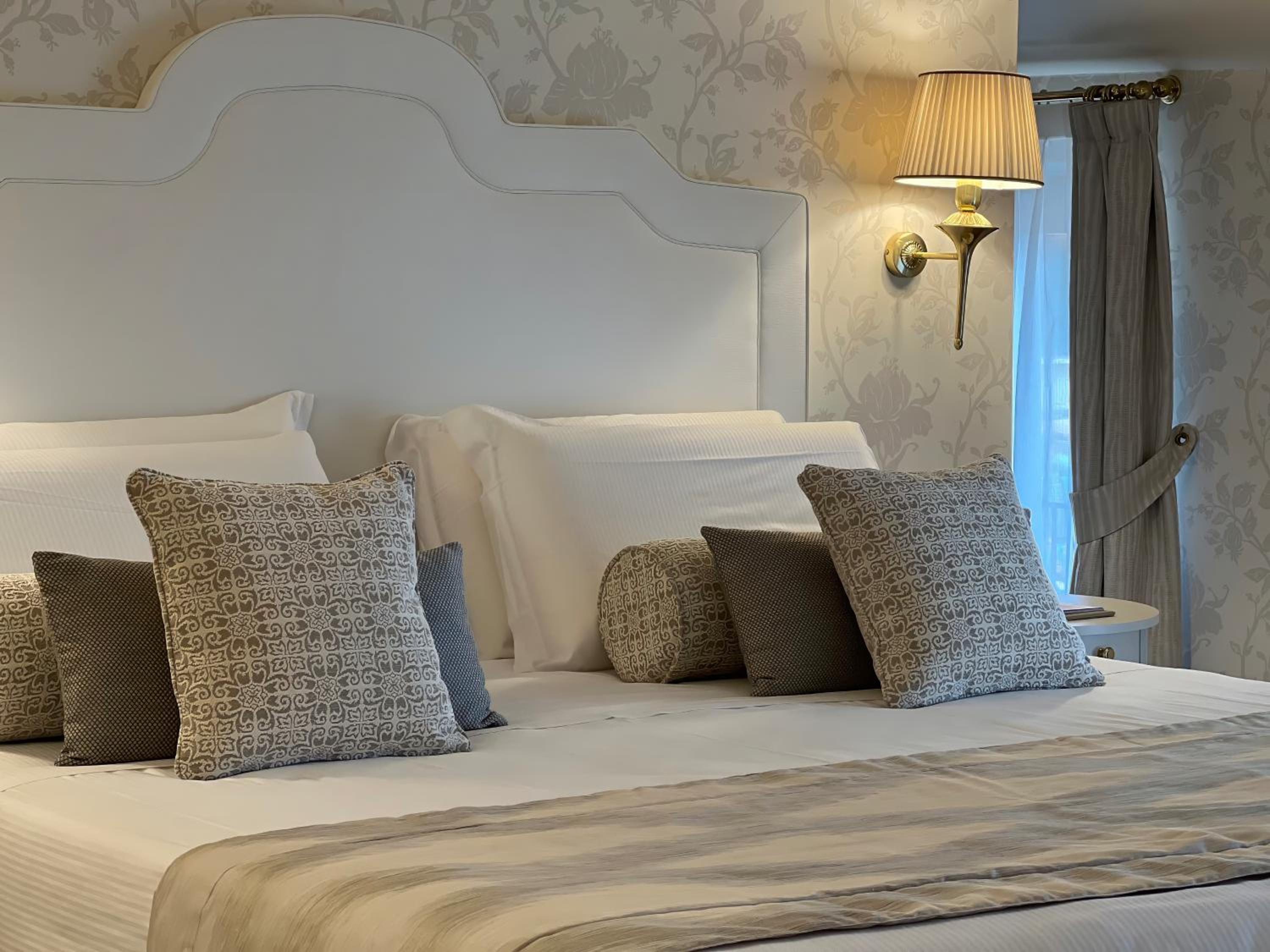 Quadruple Superior Suite - Photo 4