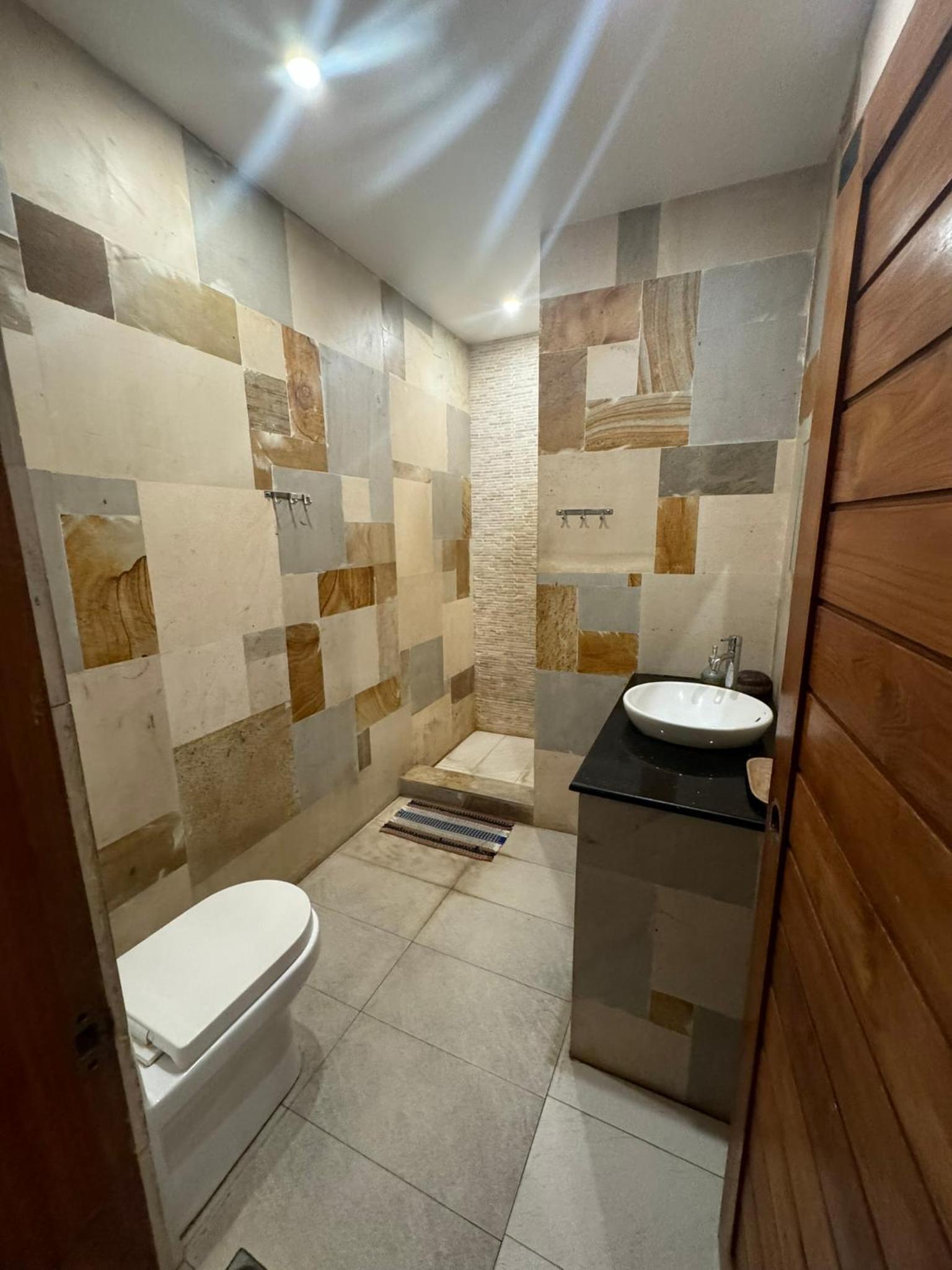 Double Room with Private Bathroom - Photo 9