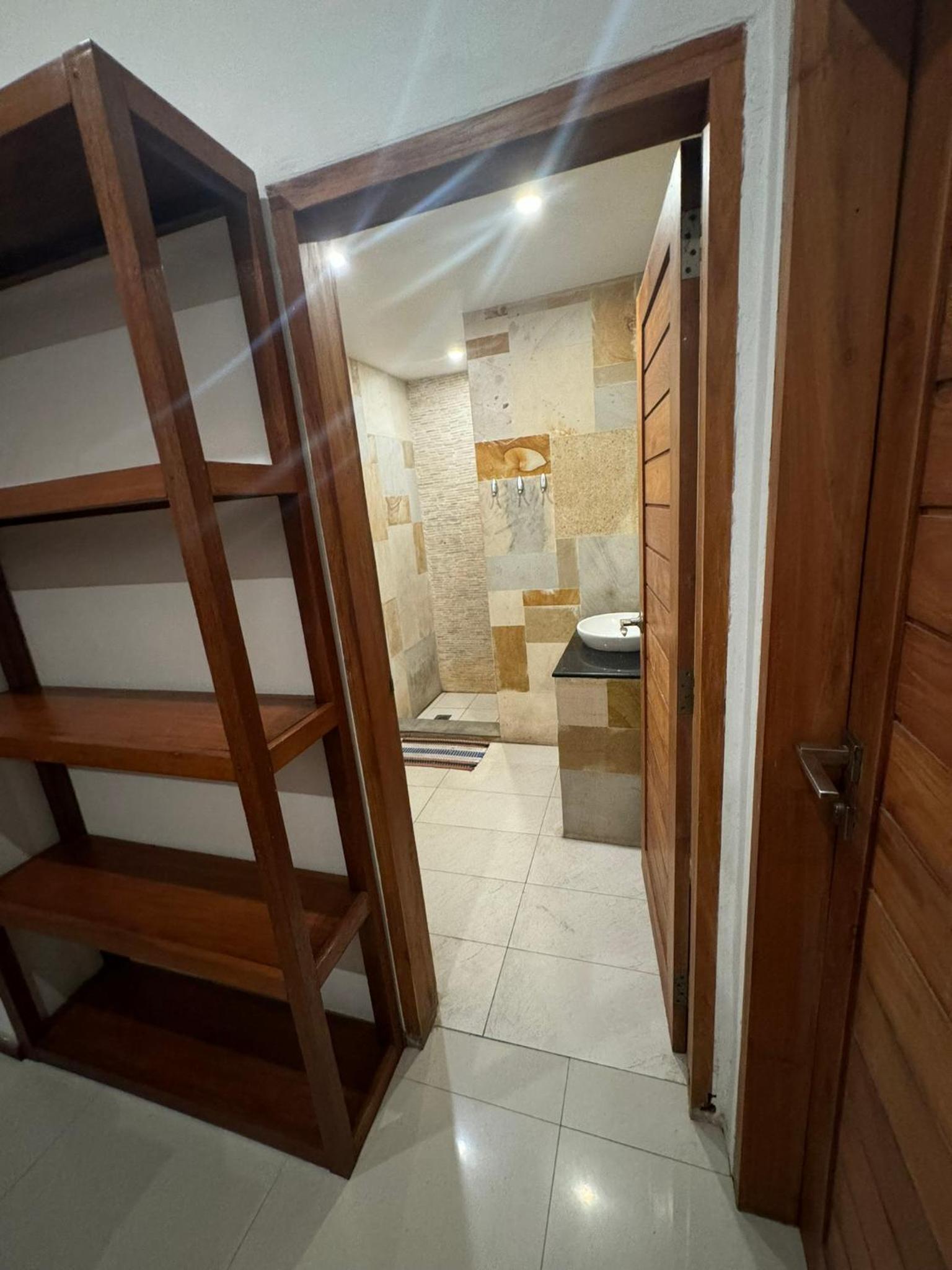 Double Room with Private Bathroom - Photo 5