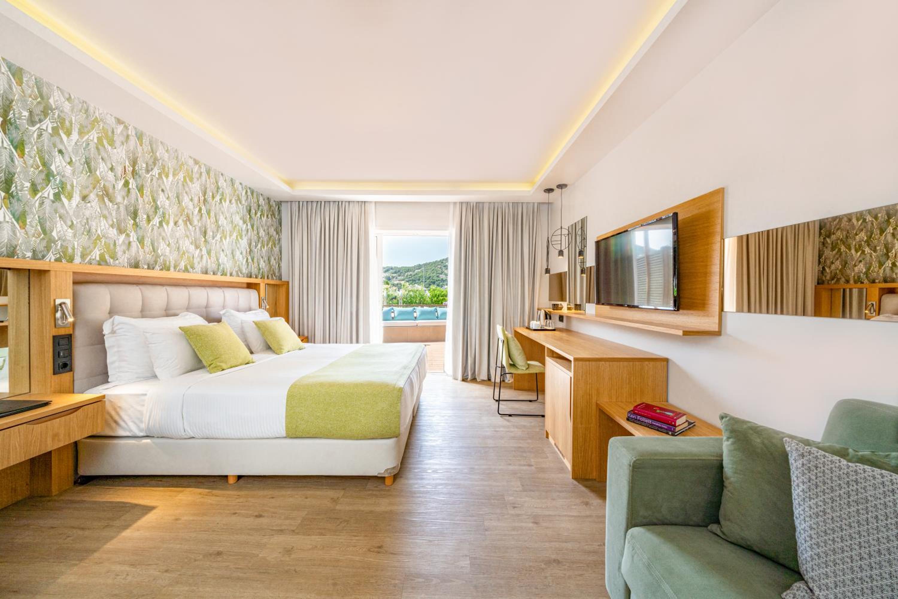 Bungalow Suite with Private Pool and Sea View - Photo 1