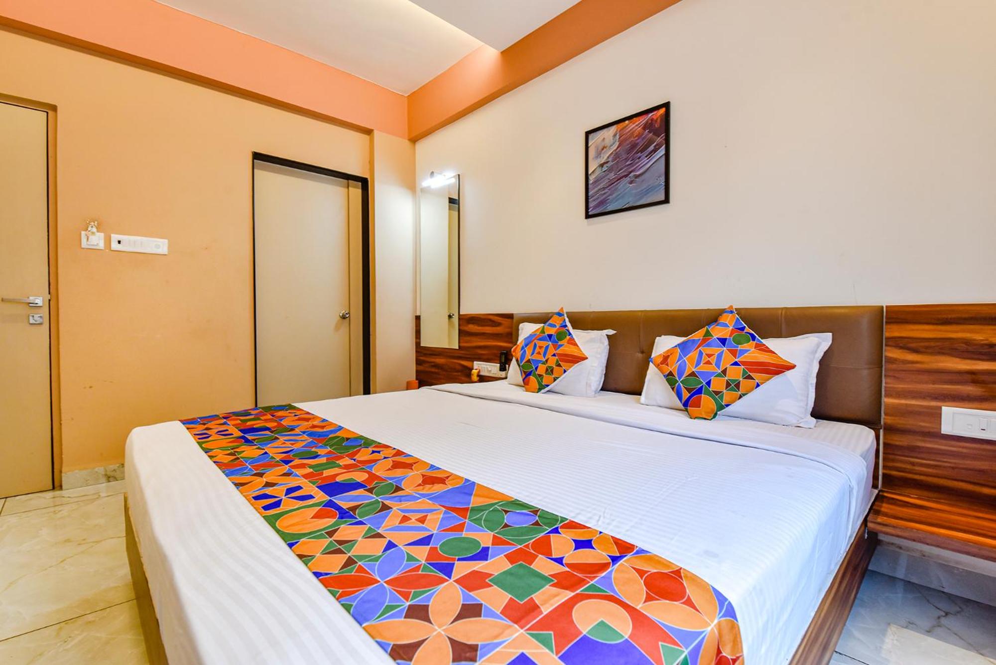 Deluxe Room - Photo 2
