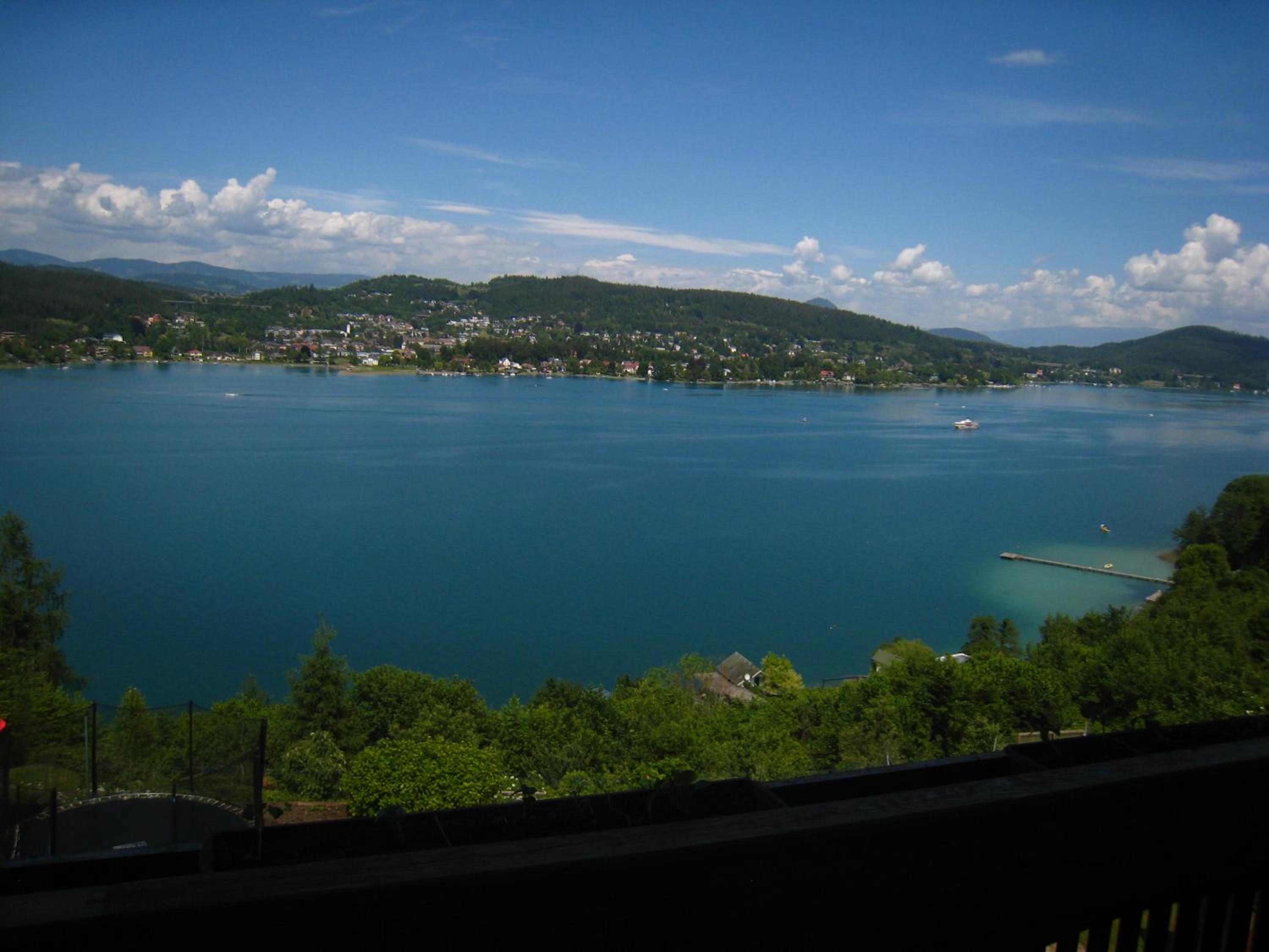 Two-Bedroom Apartment with Lake View photo 2
