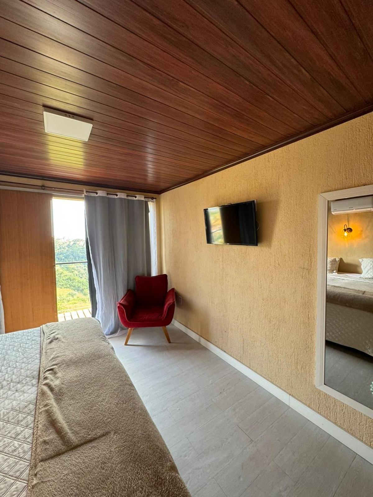 Suite with Mountain View - Photo 9