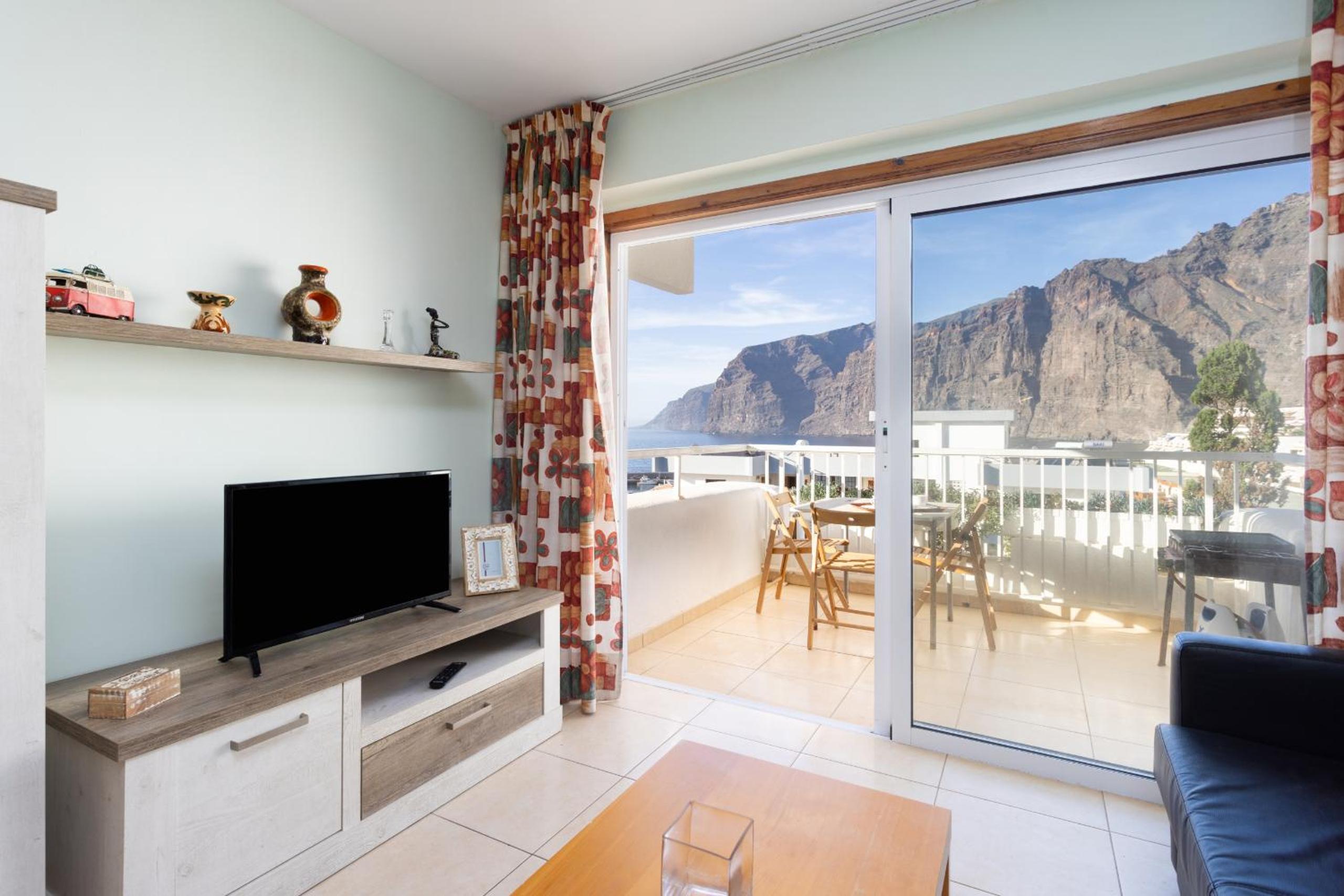 Apartamento de una habitación con balcón y vista al mar