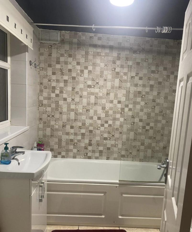 Double Room With Shared Bathroom photo 2