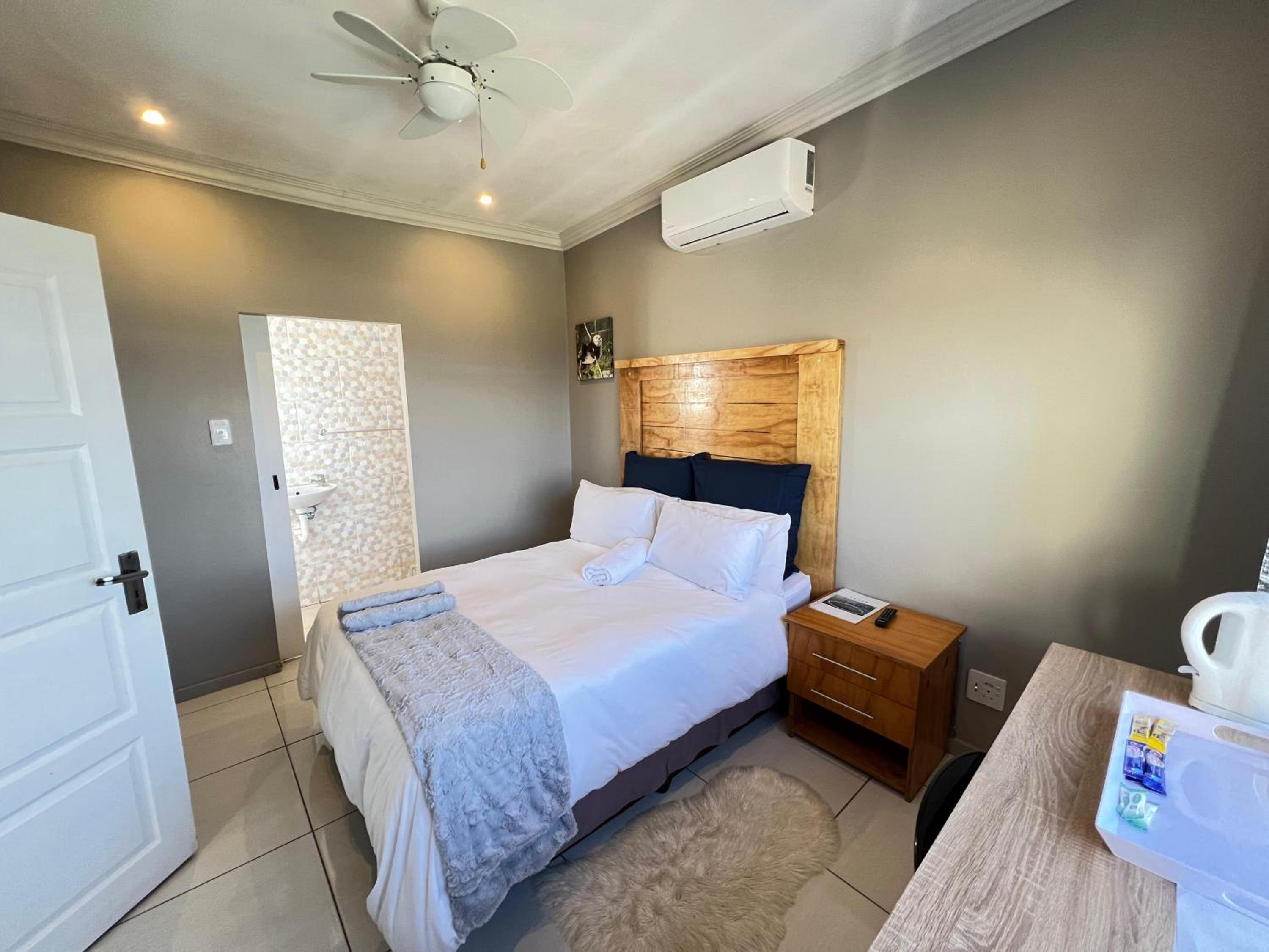 Double Room with Sea View - Photo 7