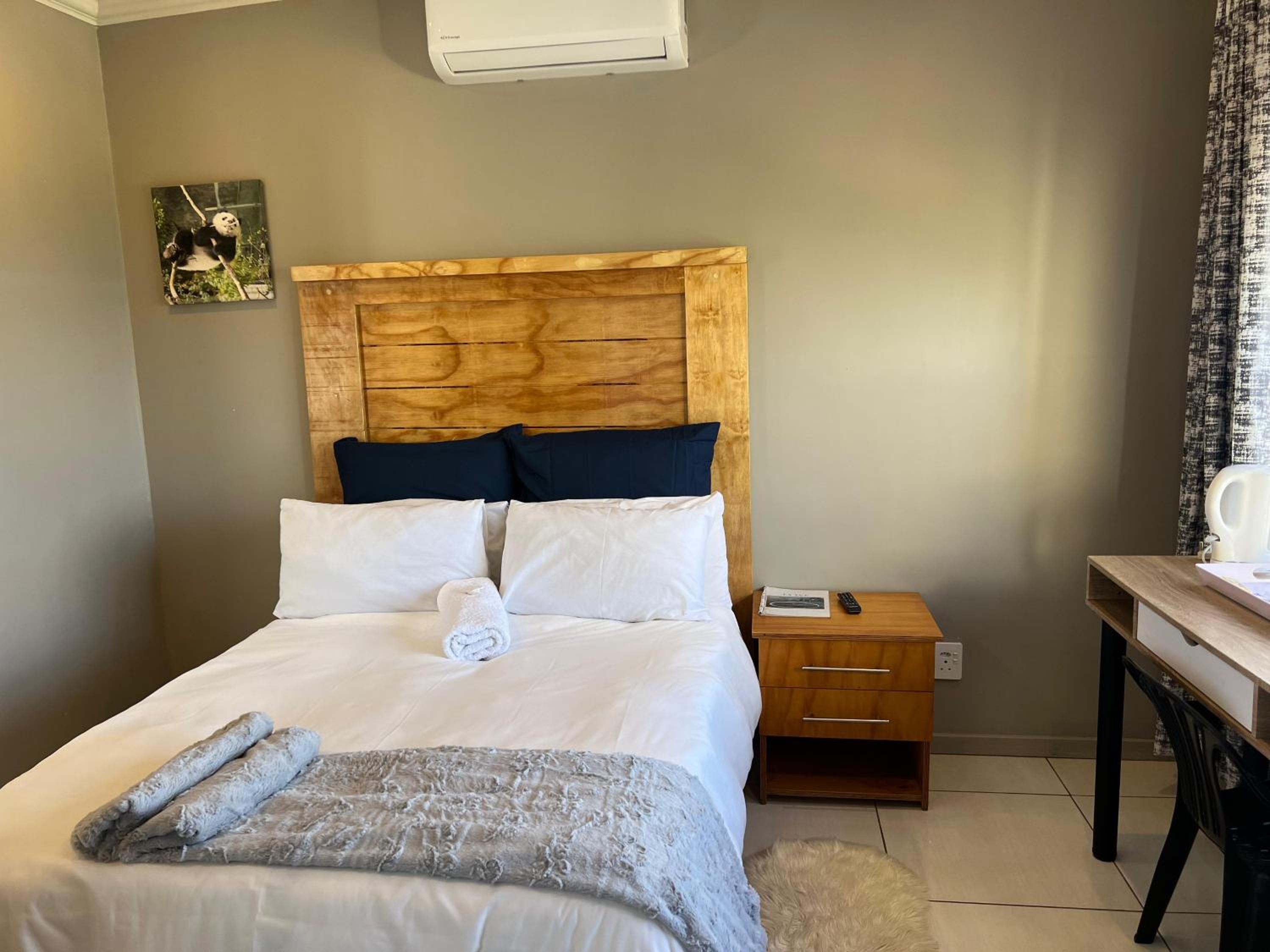 Double Room with Sea View - Photo 9