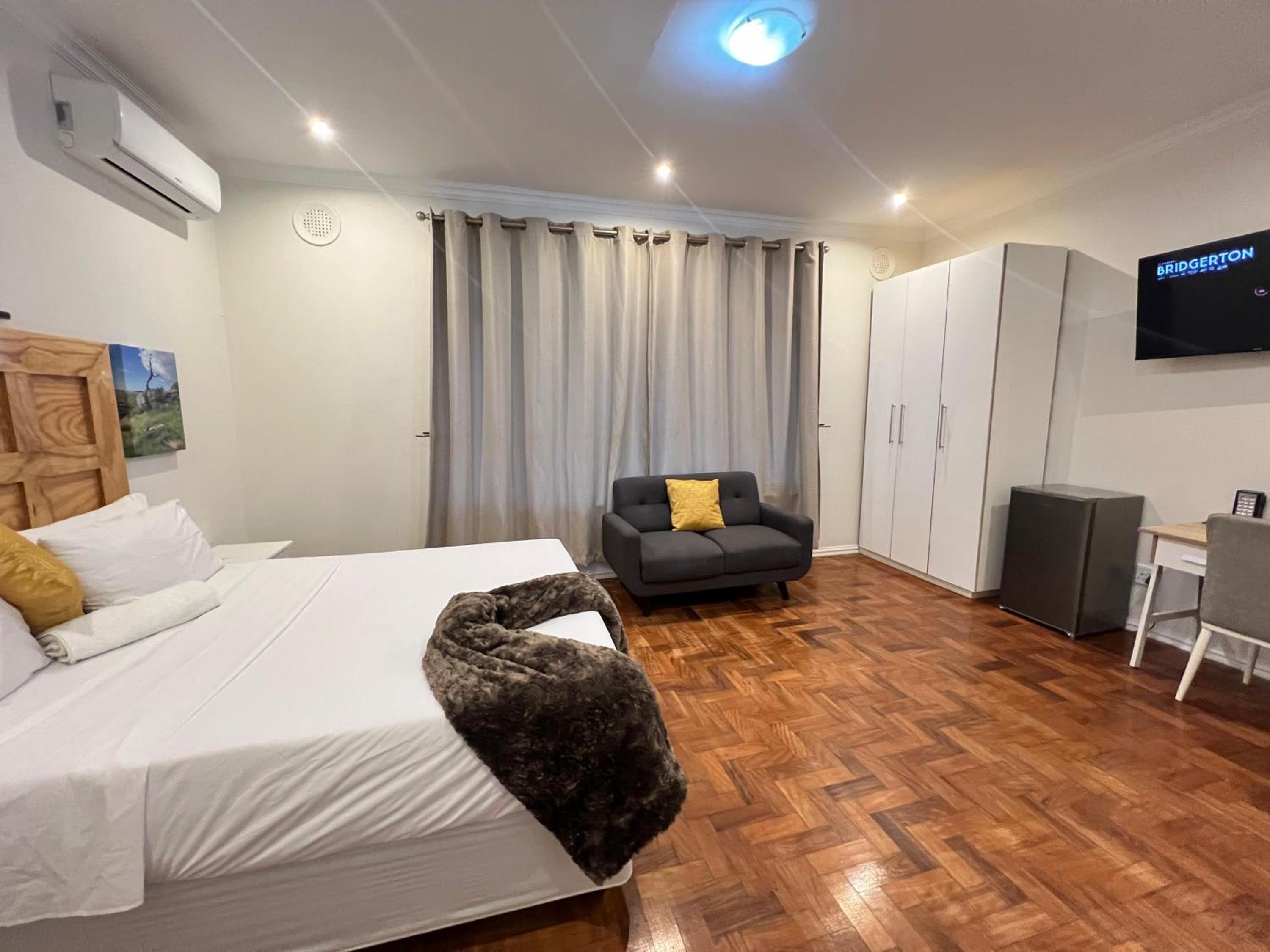 Standard Queen Room - Photo 2