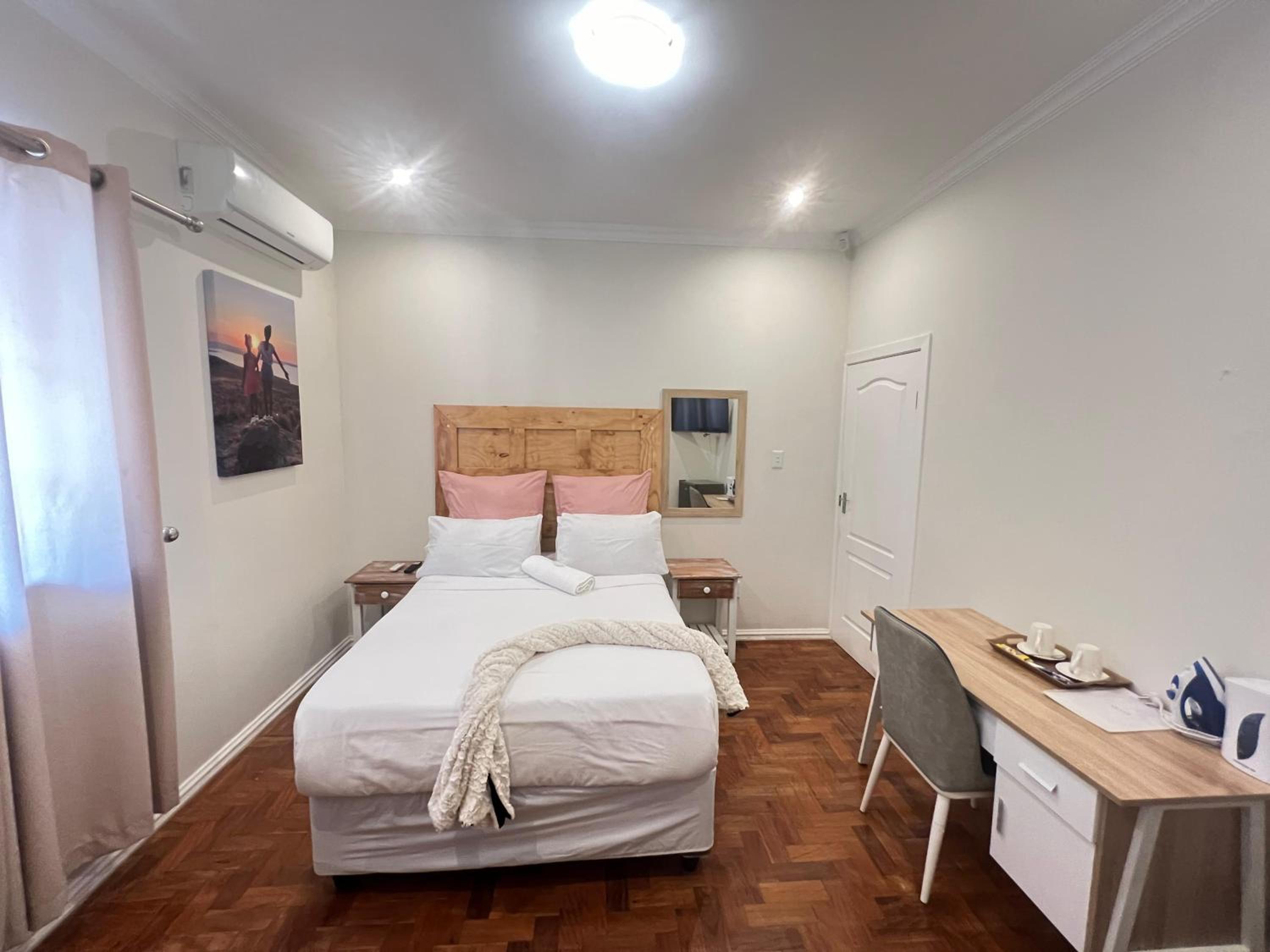 Comfort Queen Room - Photo 2