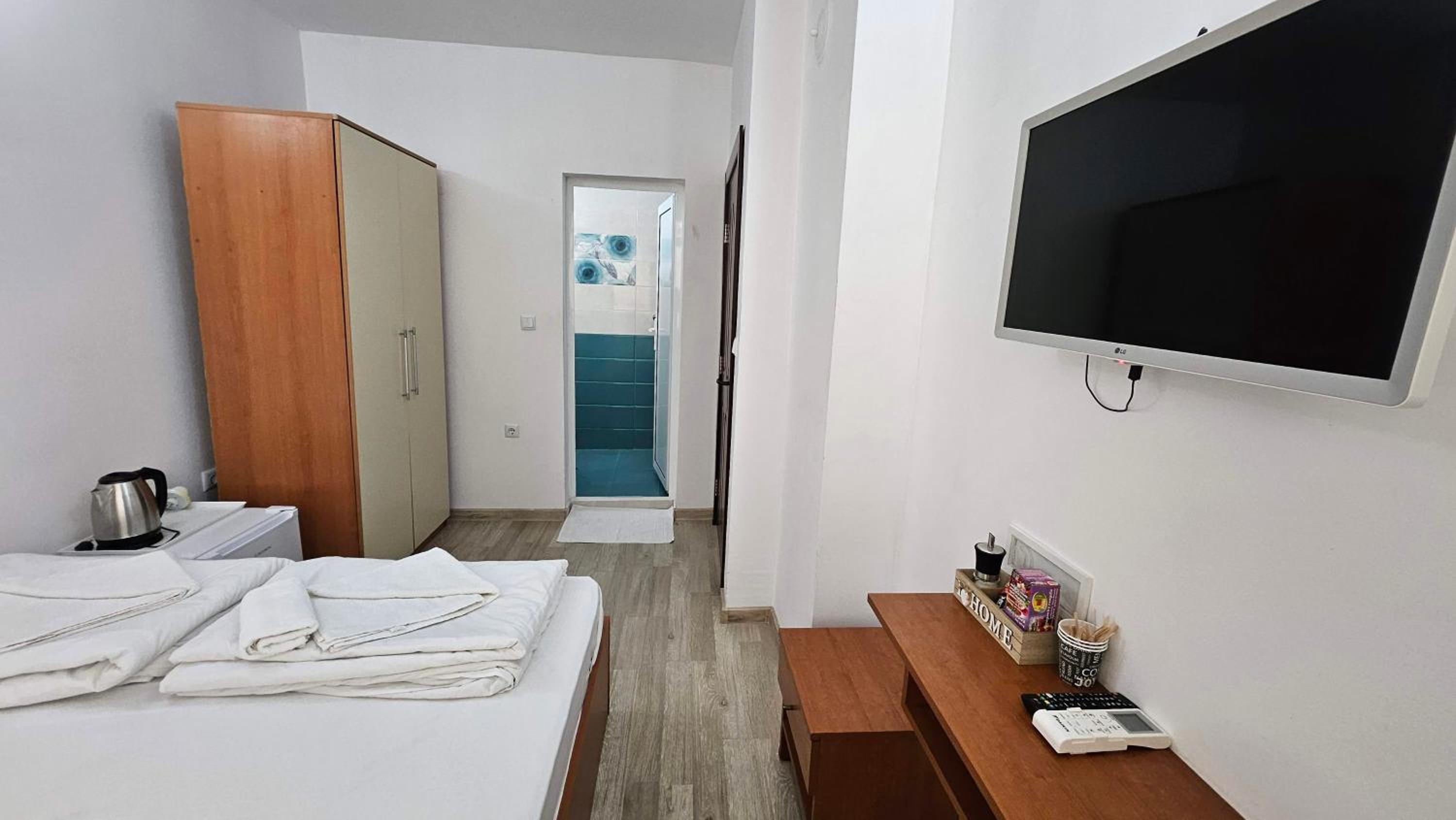Standard Double Room - Photo 2
