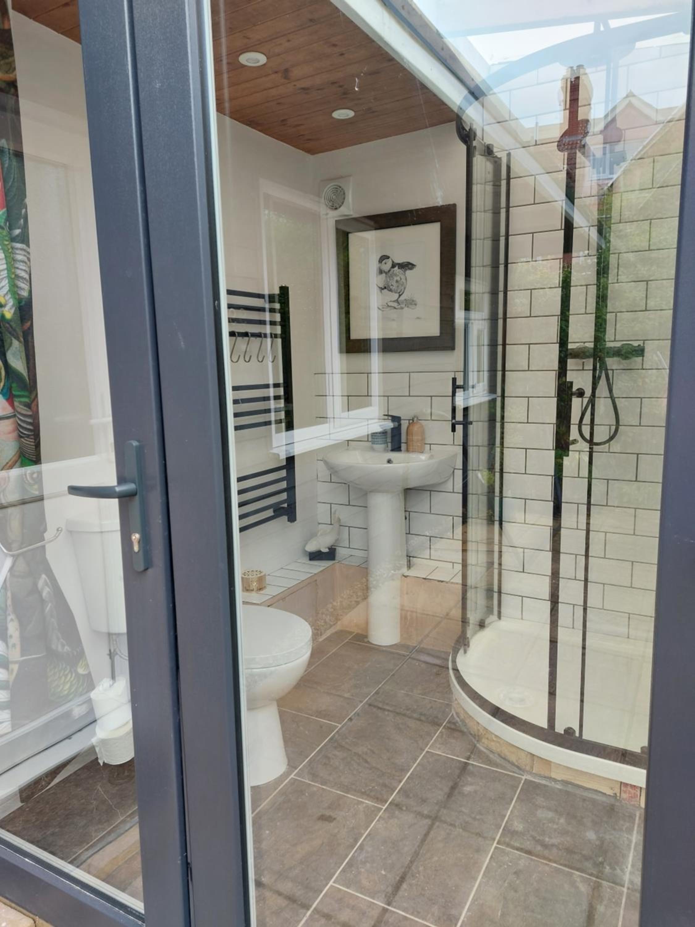 Triple Room with Shared Bathroom photo 3