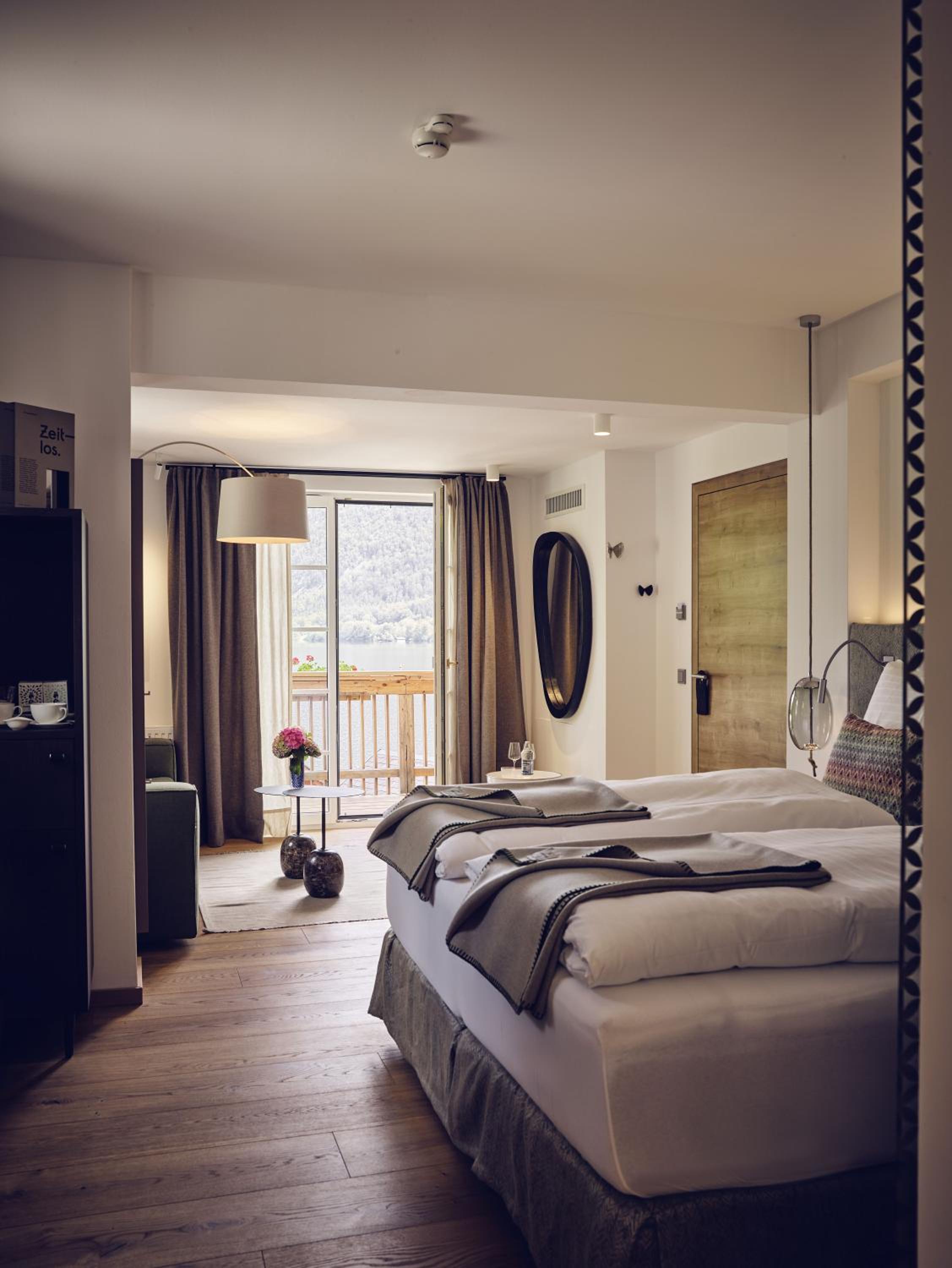 King Room with Lake View - Photo 6