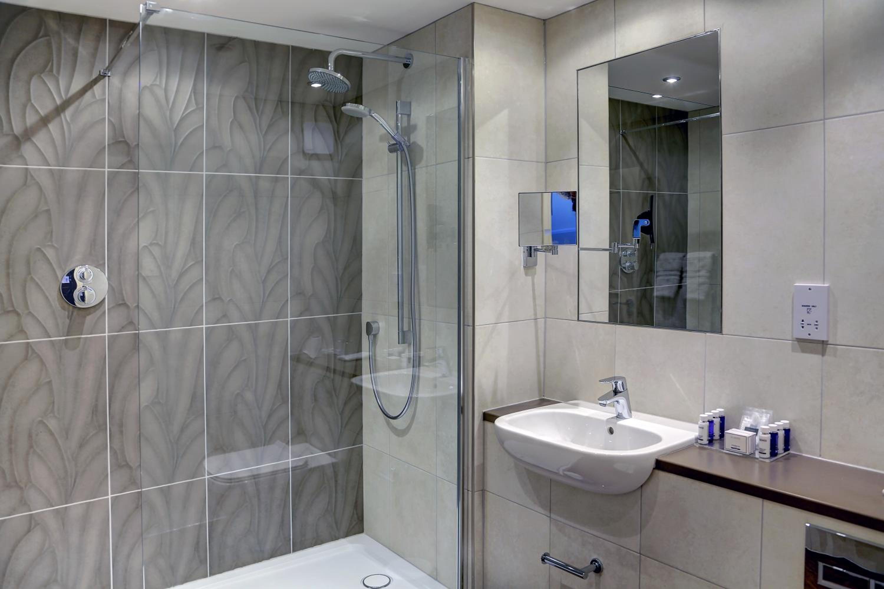 Premium Queen Room - Photo 3